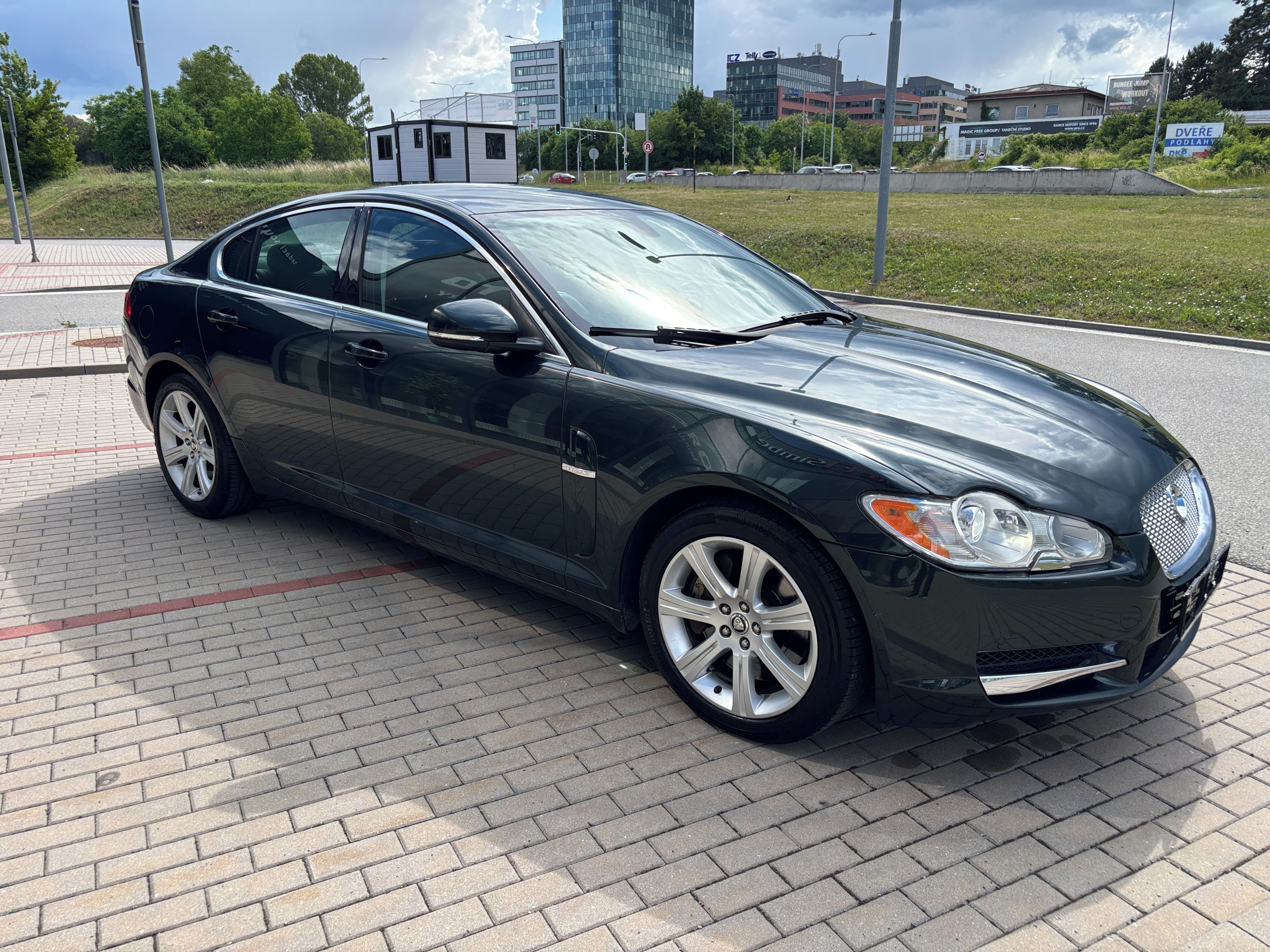 Jaguar XF, 3.0D 177kW Automat - fotka 5