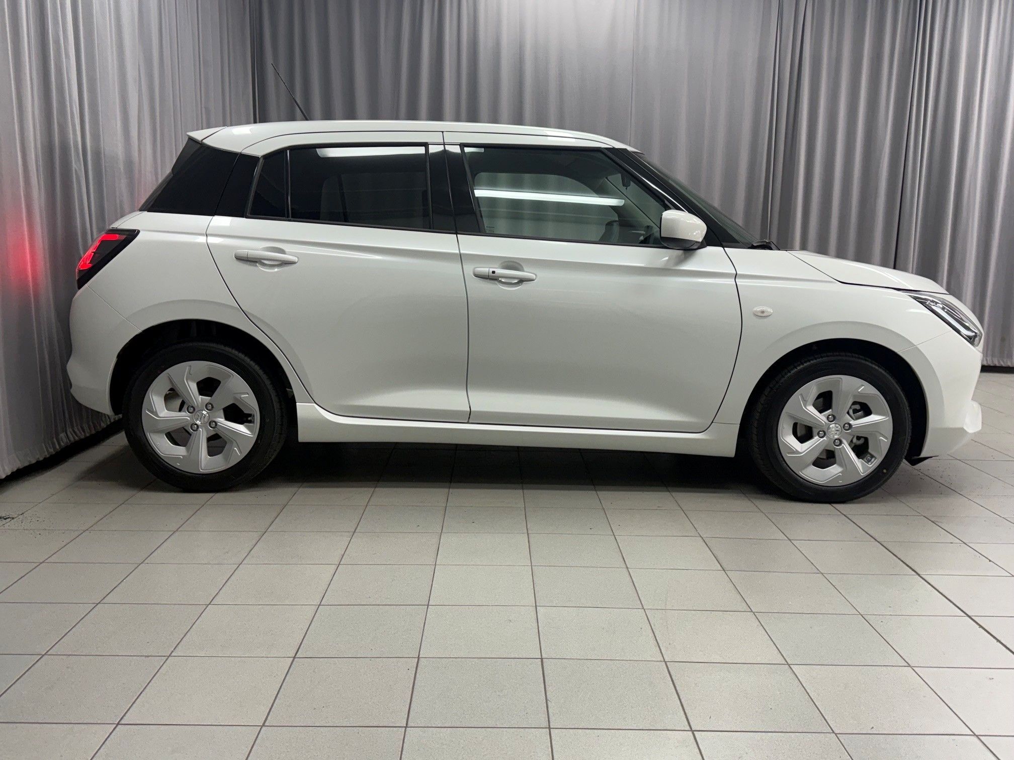 Suzuki Swift, Premium - k odběru IHNED - fotka 4