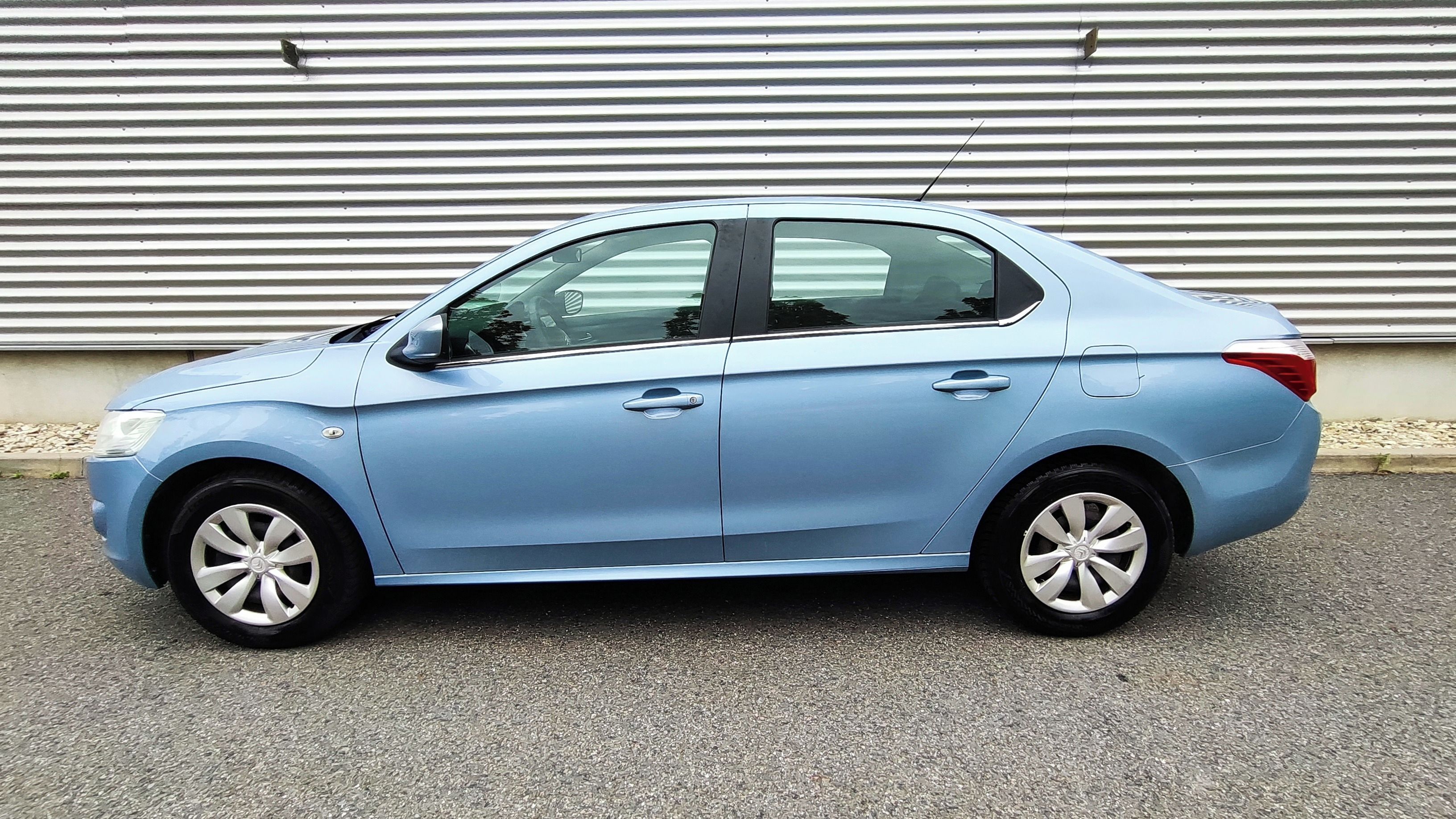 Citroën C-Elysée, 1.2i ČR  klimatizace - fotka 2