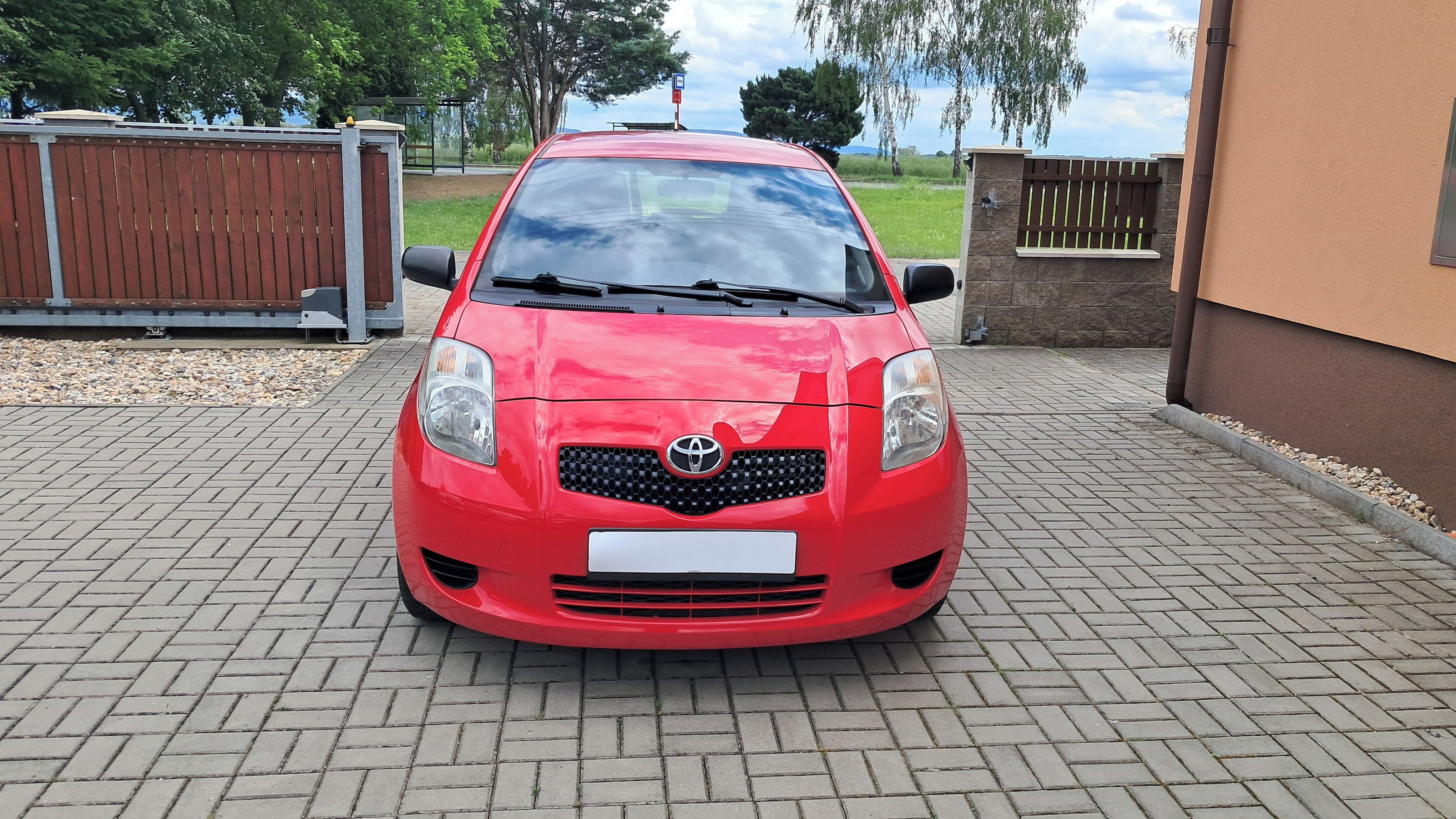 Toyota Yaris, 1.3i / 64KW ČR - fotka 2
