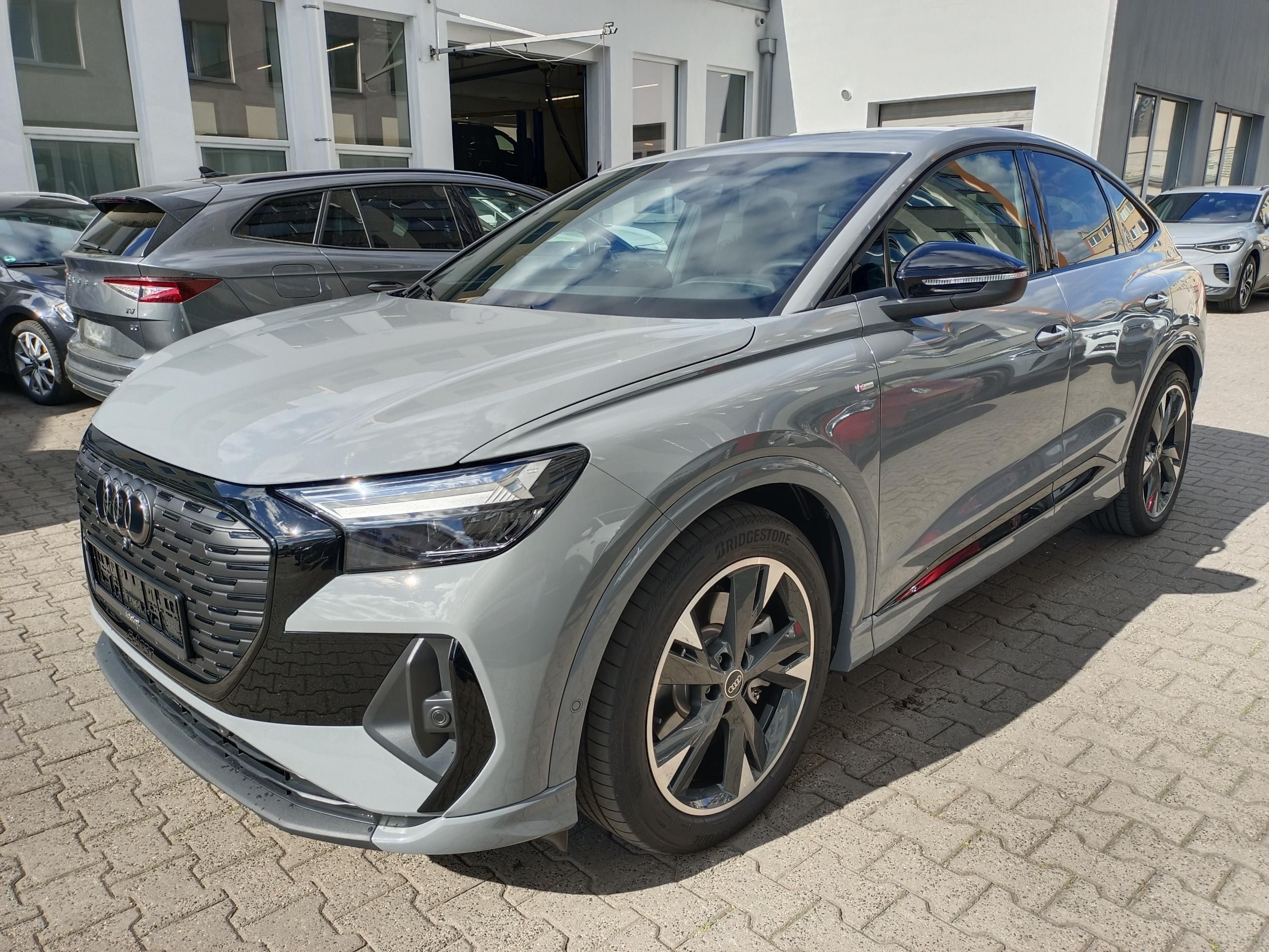 Audi Q4 e-tron, Sportback 50 4x4 S-Line 195kW - fotka 4