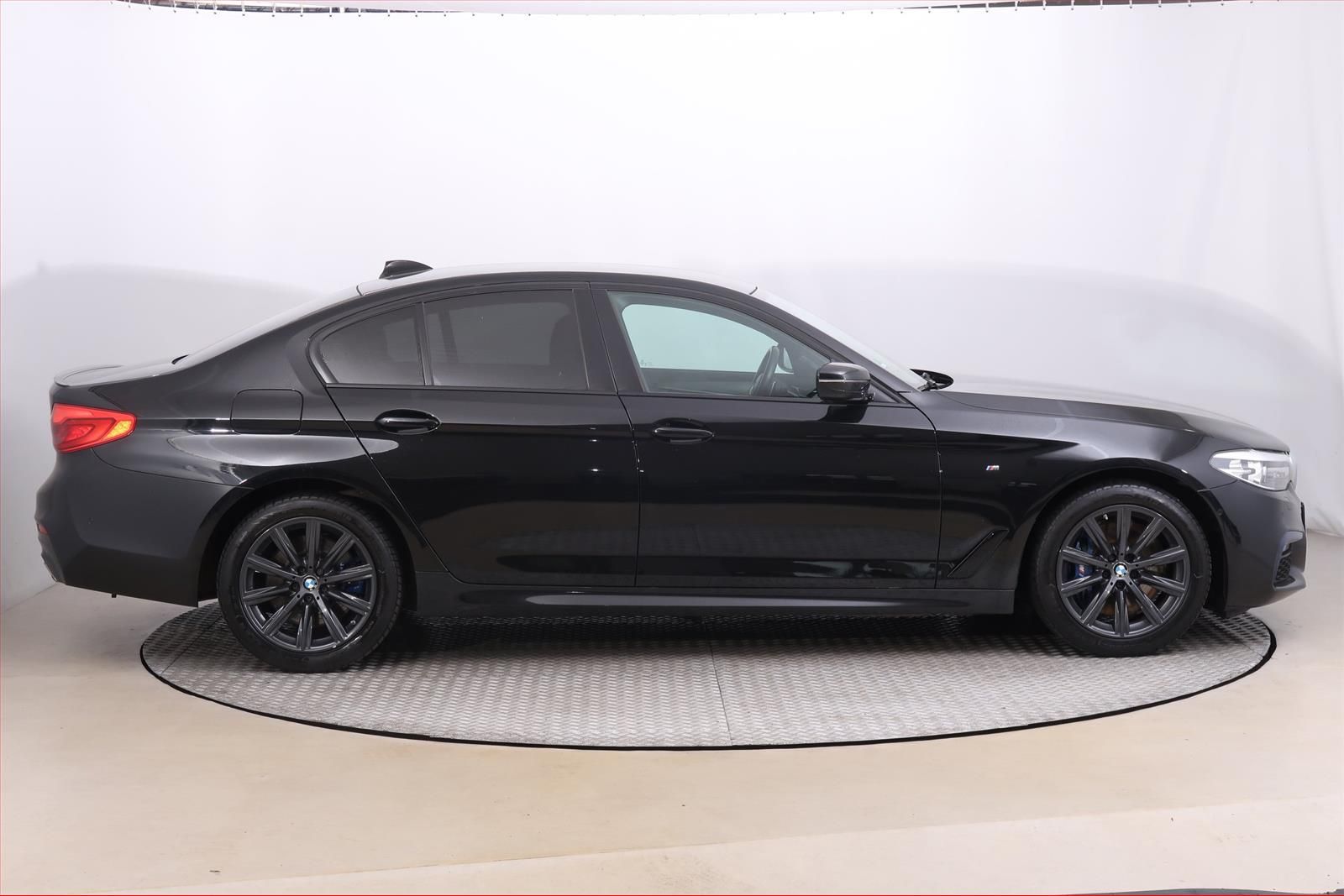 BMW Řada 5, 540i xDrive, M Sport, 4X4 - fotka 6