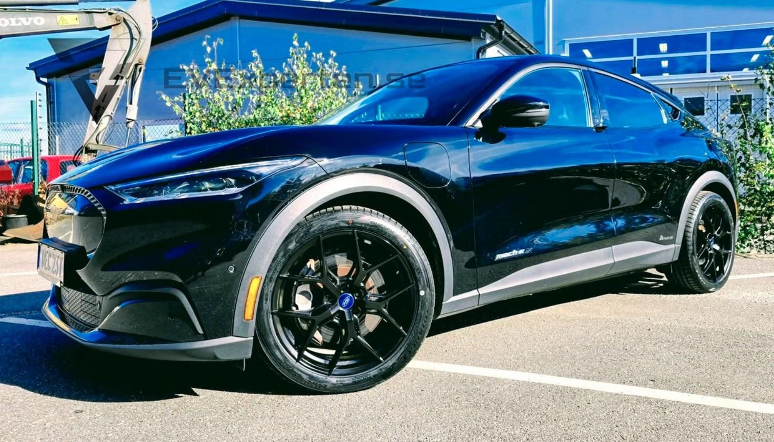 Ford Mustang Mach-E, Long Range 360 kamera Tažné - fotka 3