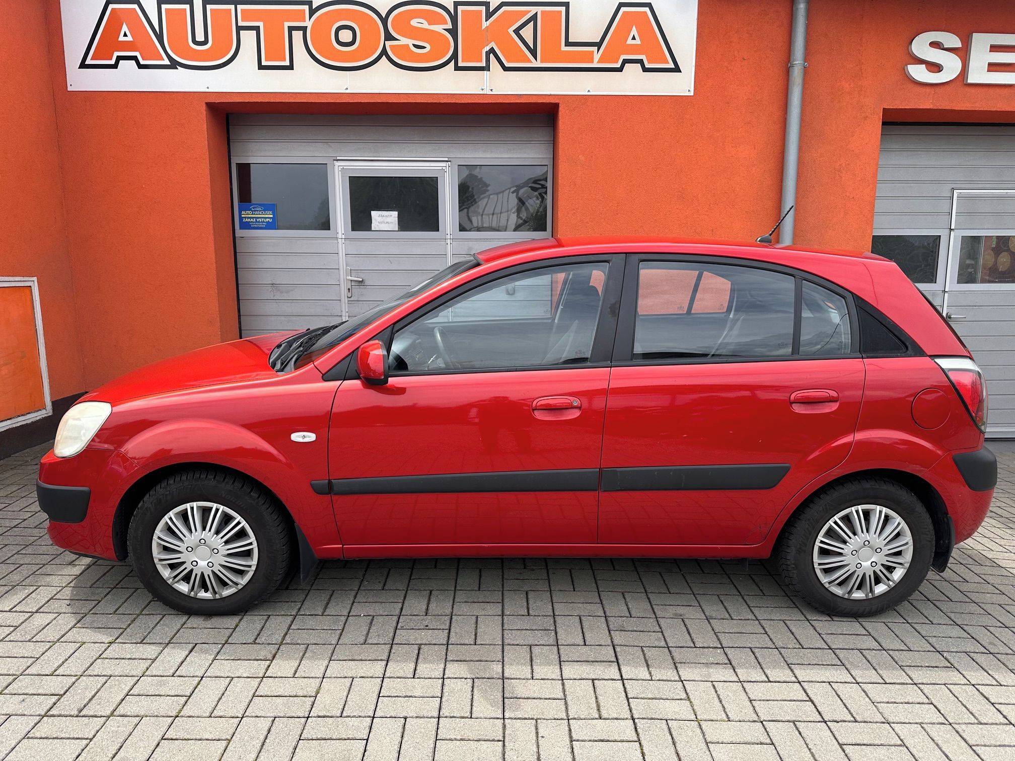 Kia Rio, 1.4i 71KW klima ČR,2.maj. - fotka 3