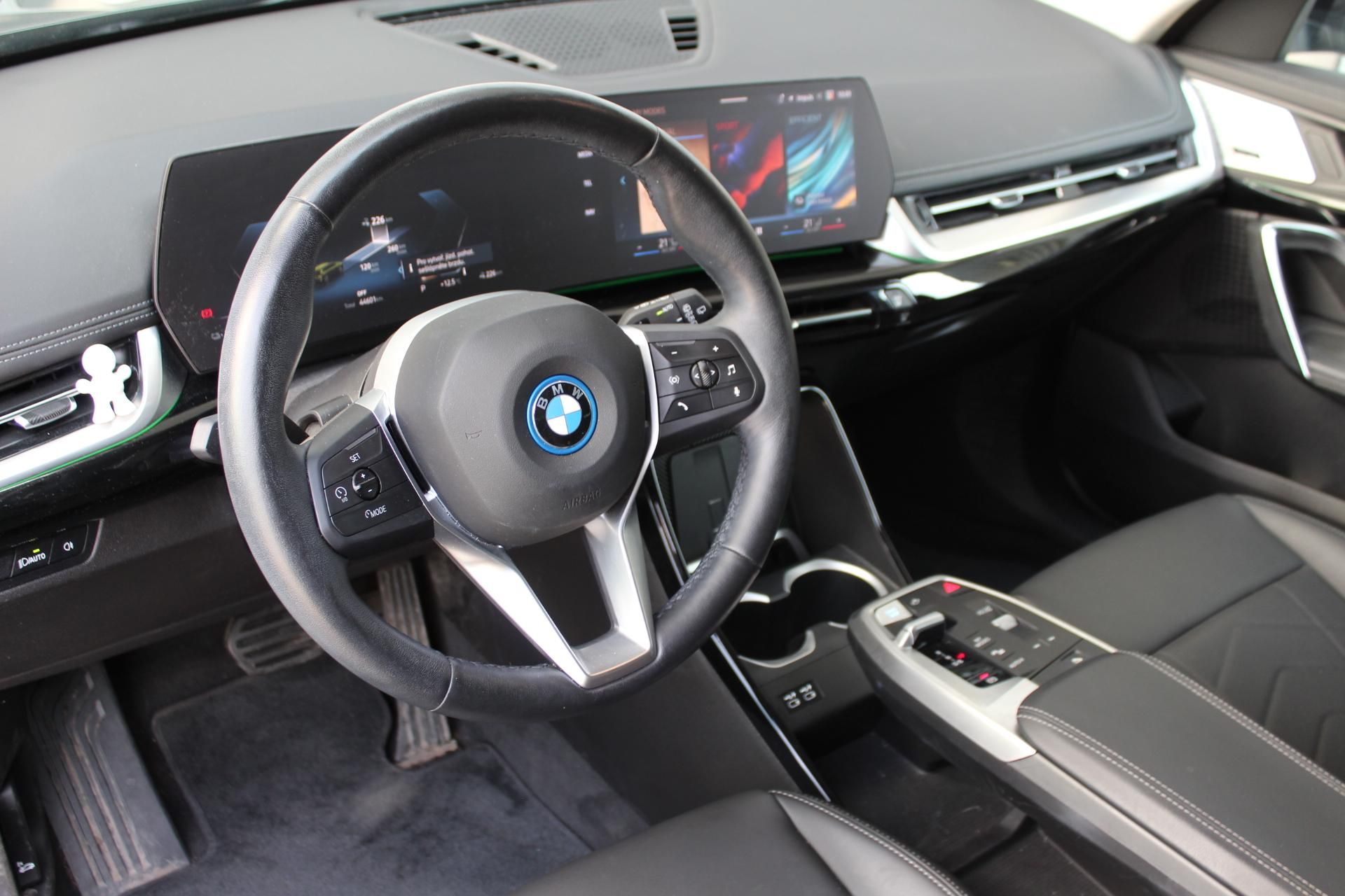 BMW iX1, eDrive20 - fotka 5