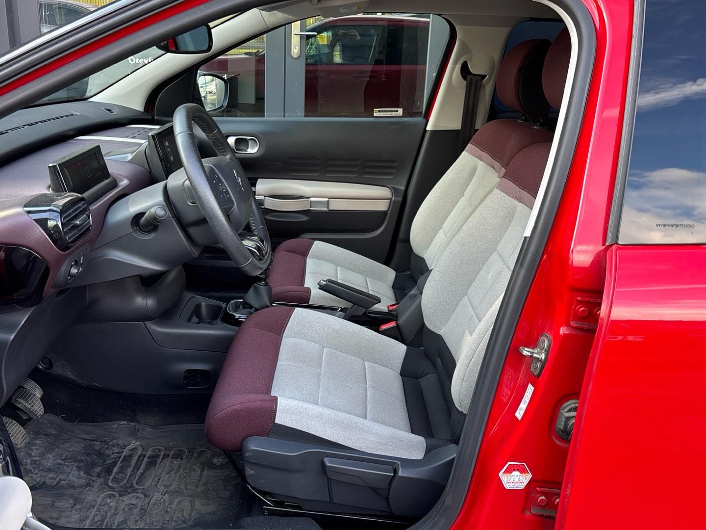 Citroën C4 Cactus, 1.2 PureTech / 81 kW - fotka 5