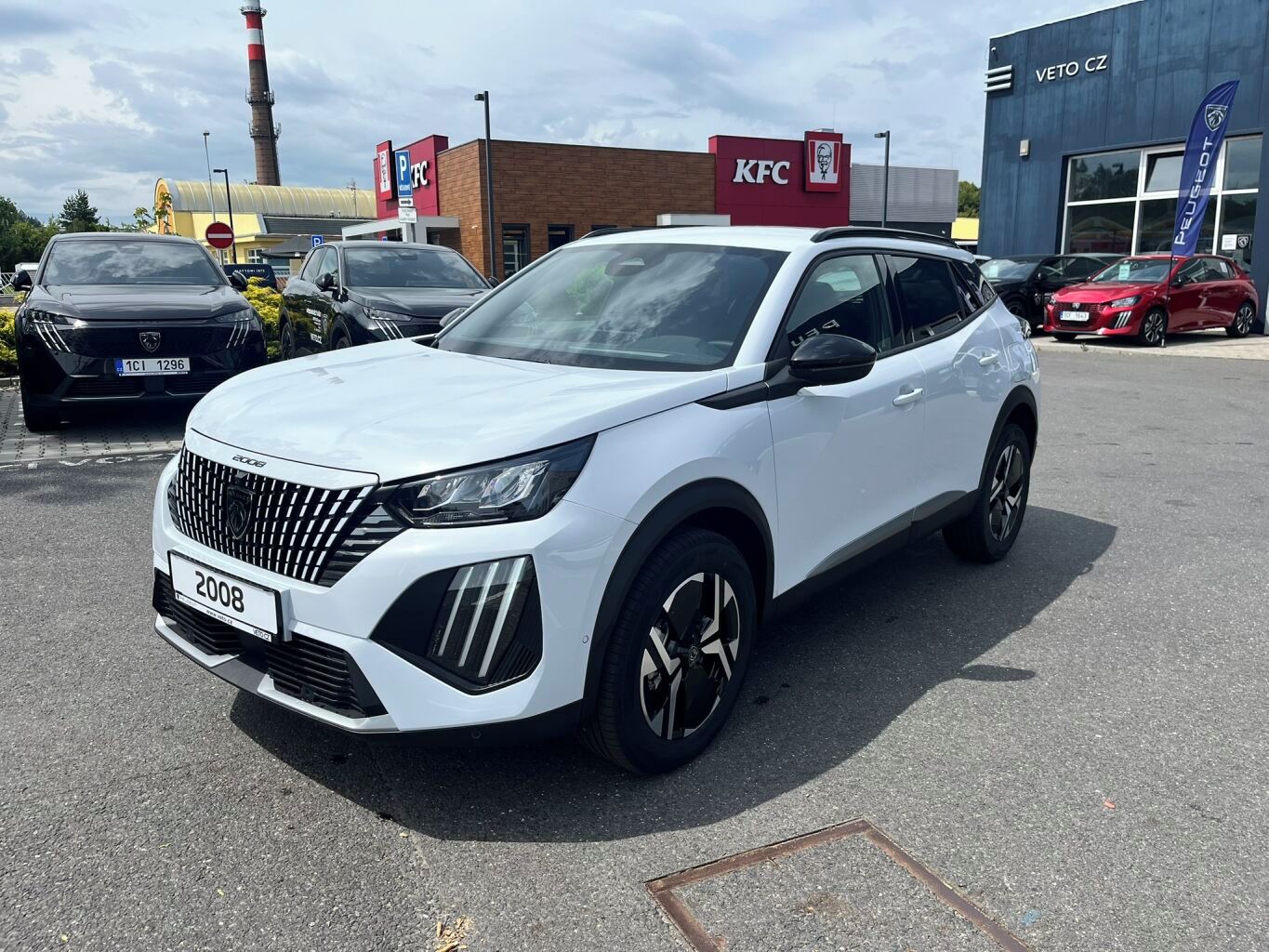 Peugeot 2008, ALLURE Hybrid 145 e-DCS6 - fotka 2