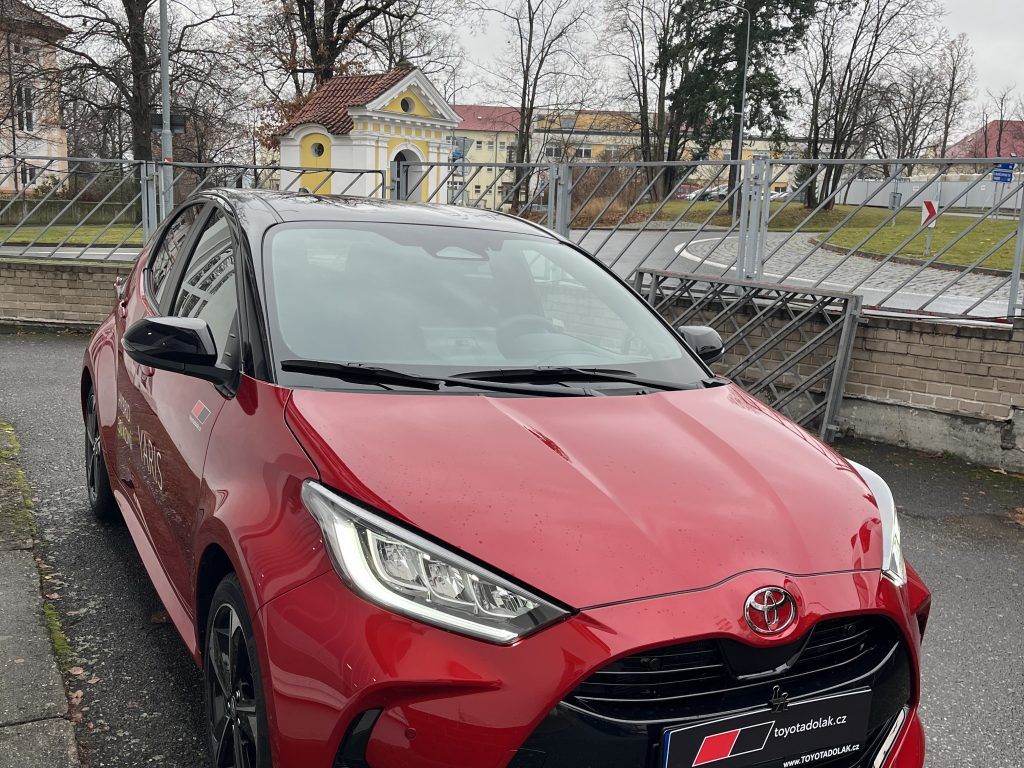 Toyota Yaris, 1.5 HEV 130, Executive - fotka 3