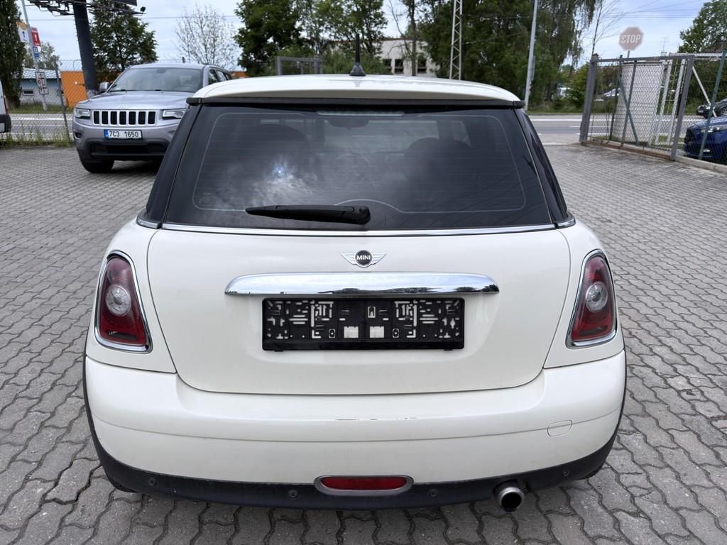 Mini One, 1.4i 70 kW servisní knížka - fotka 4