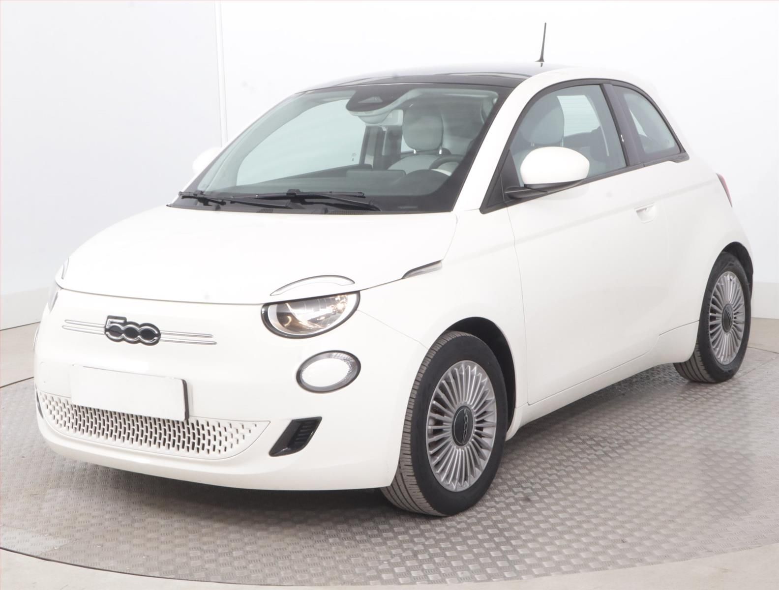 Fiat 500E, 42 kWh, Automat, Navi - fotka 2