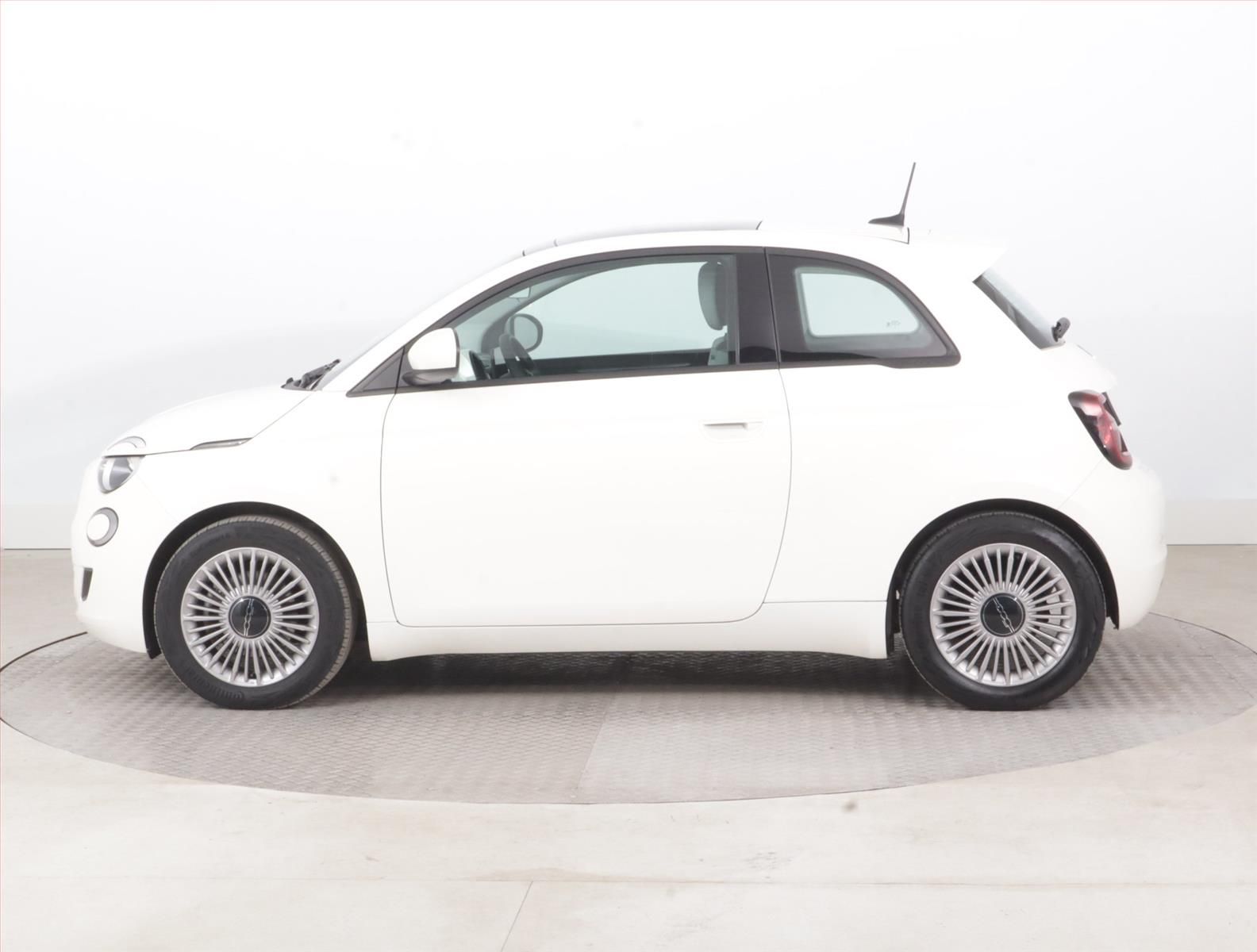Fiat 500E, 42 kWh, Automat, Navi - fotka 3