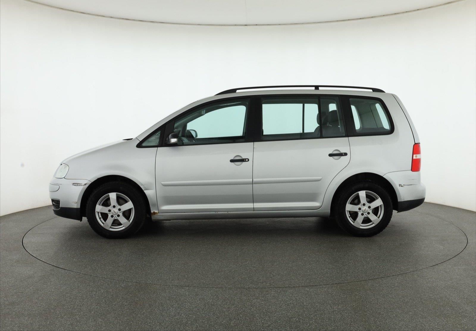 Volkswagen Touran, 1.6 FSI, Trendline, Tažné - fotka 3
