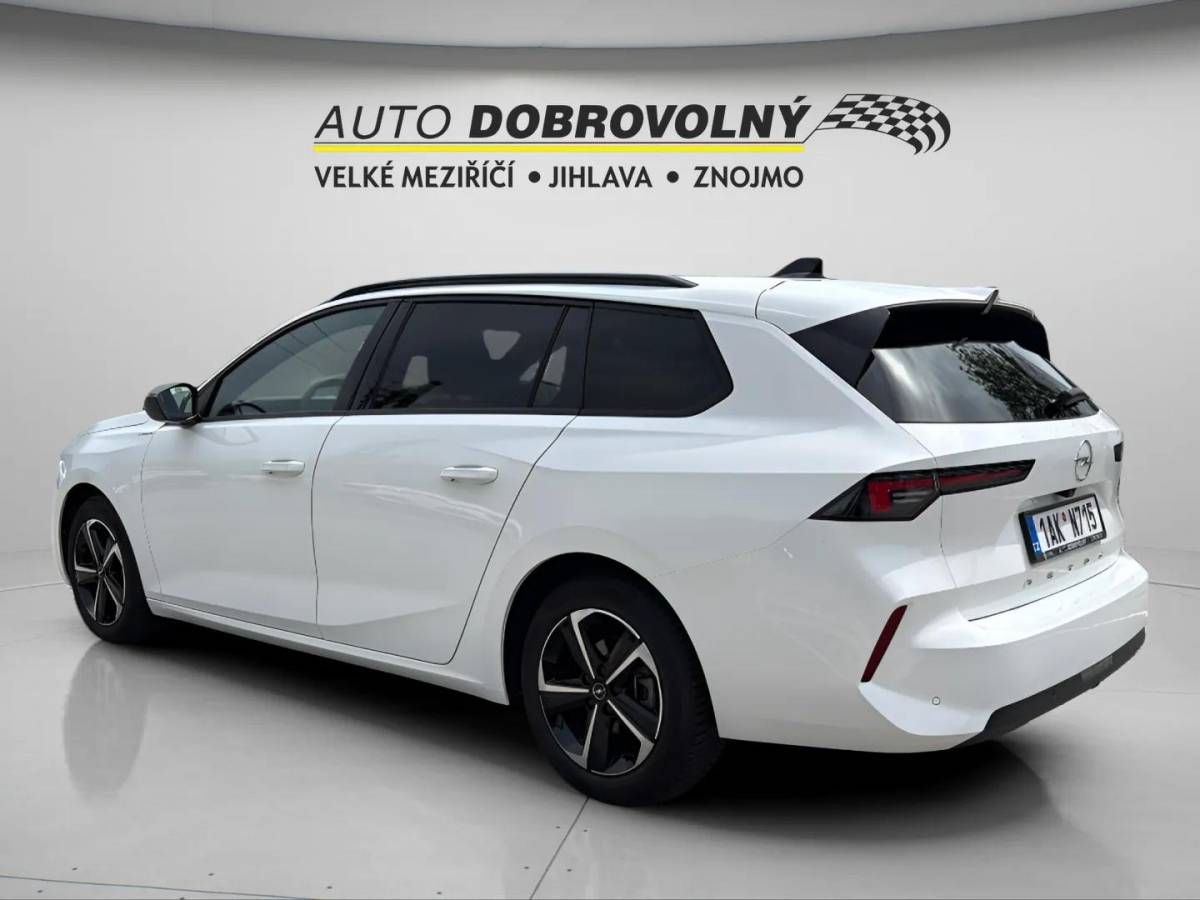 Opel Astra, Edition ST 1.2 TURBO (96kW/130 - fotka 4