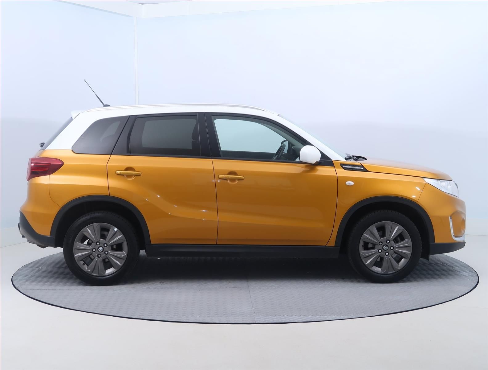 Suzuki Vitara, 1.4 BoosterJet, Automat, ČR - fotka 6