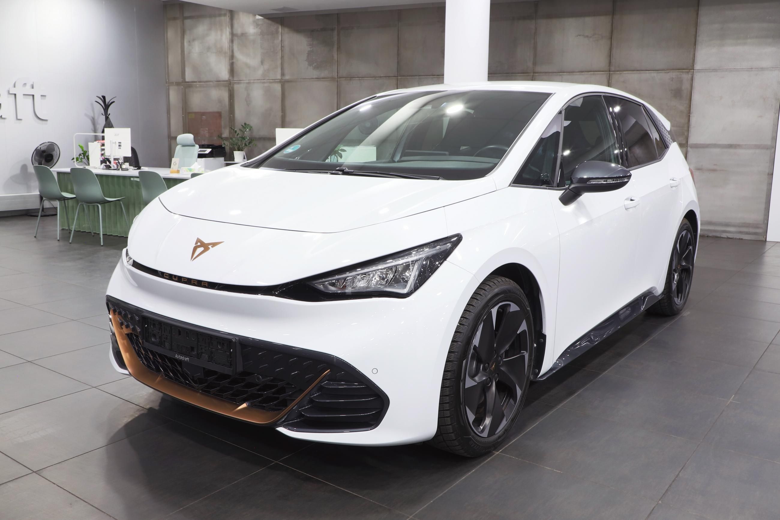 Cupra Born, Born electric 150kW / ALU 19" - fotka 2