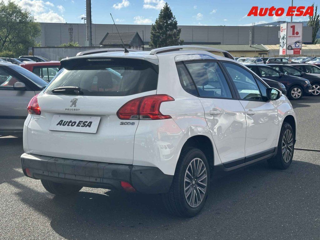 Peugeot 2008, 1.2PT - fotka 4