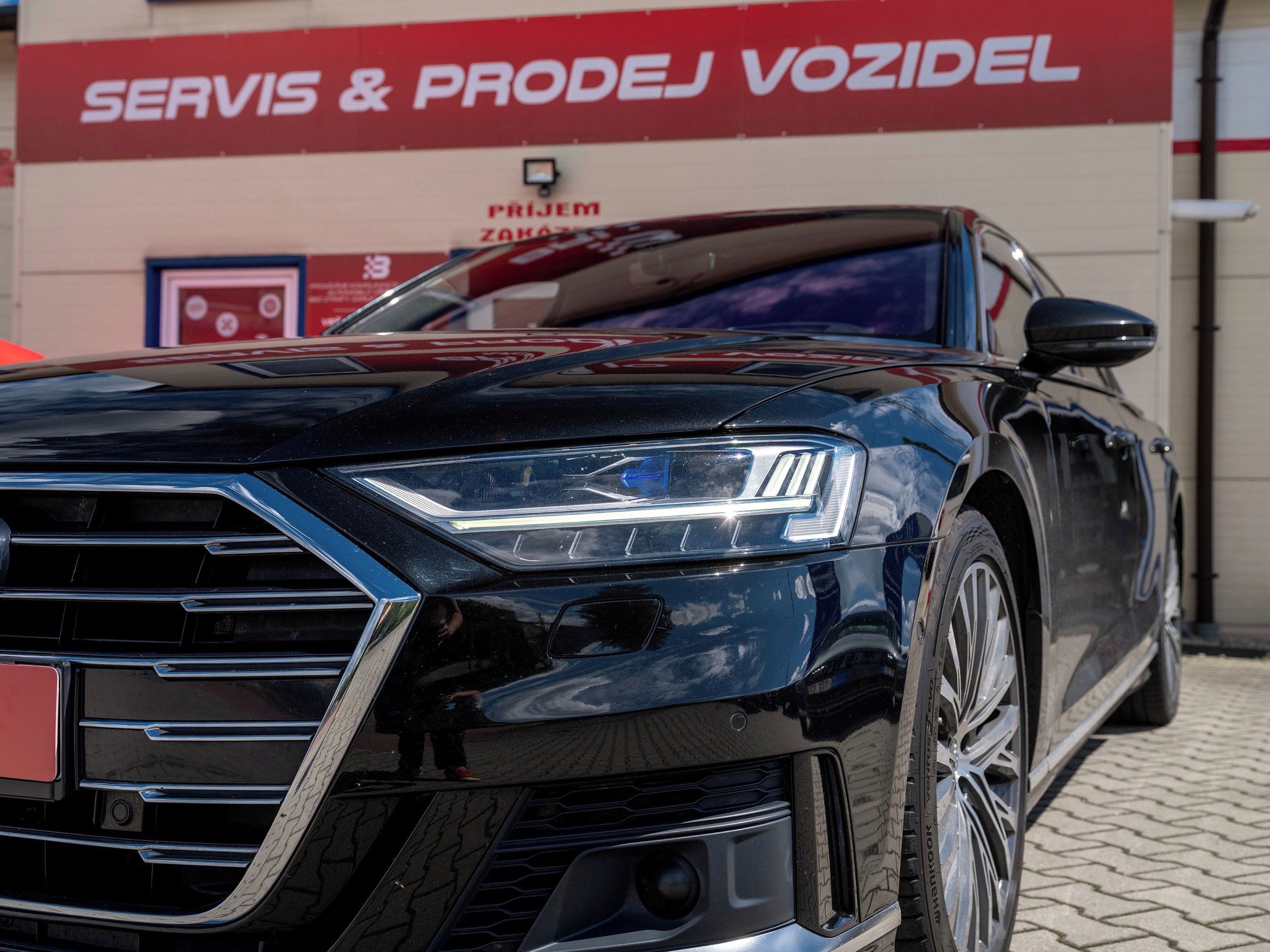 Audi A8, S-line, po velkém servisu - fotka 3