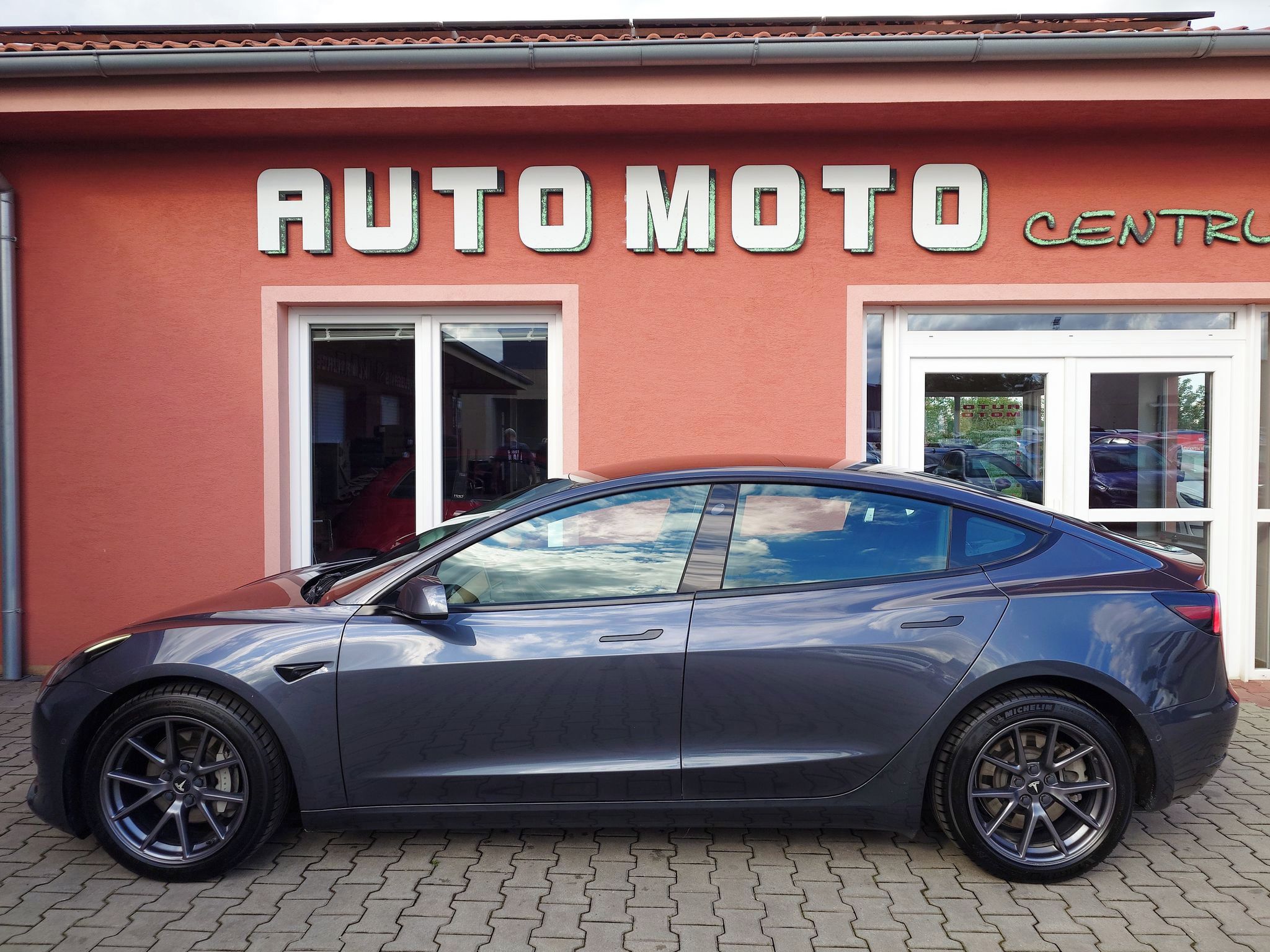 Tesla Model 3, Standard plus RWD 220kW SOH 91 - fotka 4