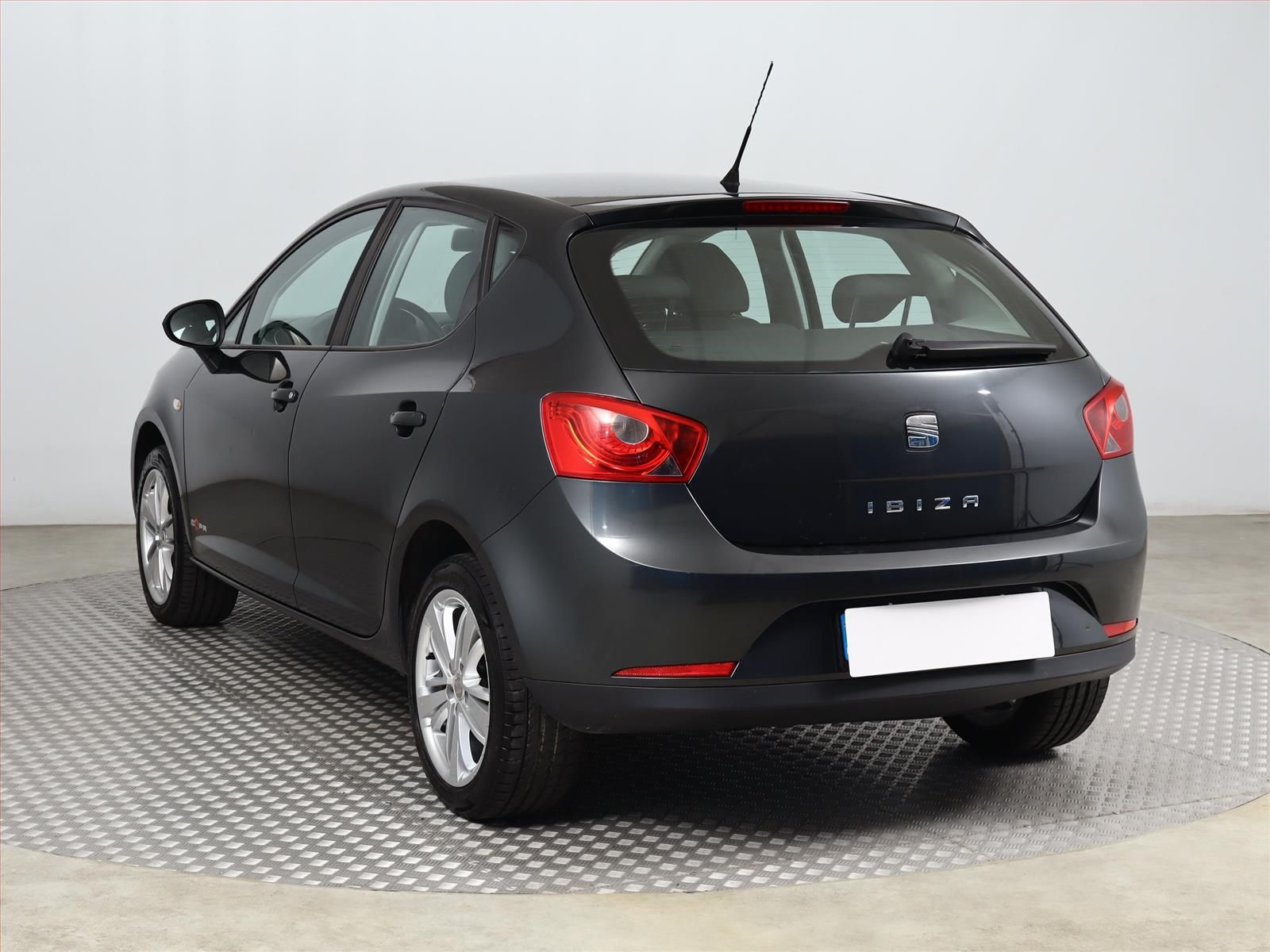 Seat Ibiza, 1.2 12V, ČR,1.maj, Serv.kniha - fotka 4