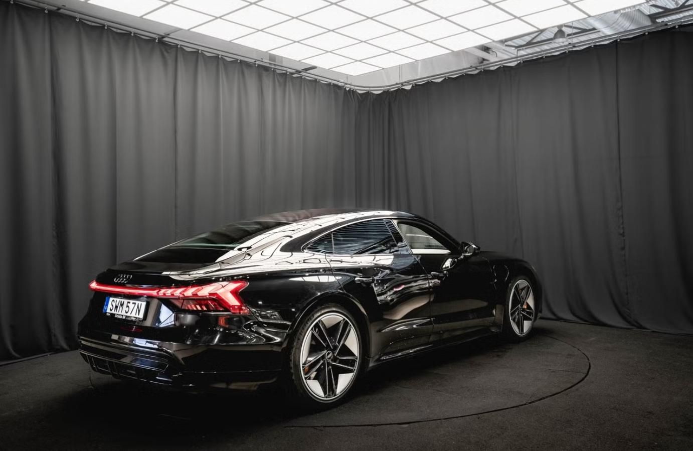 Audi e-tron GT, Q SoH 92% 360k HuD Vzduch Pano - fotka 6