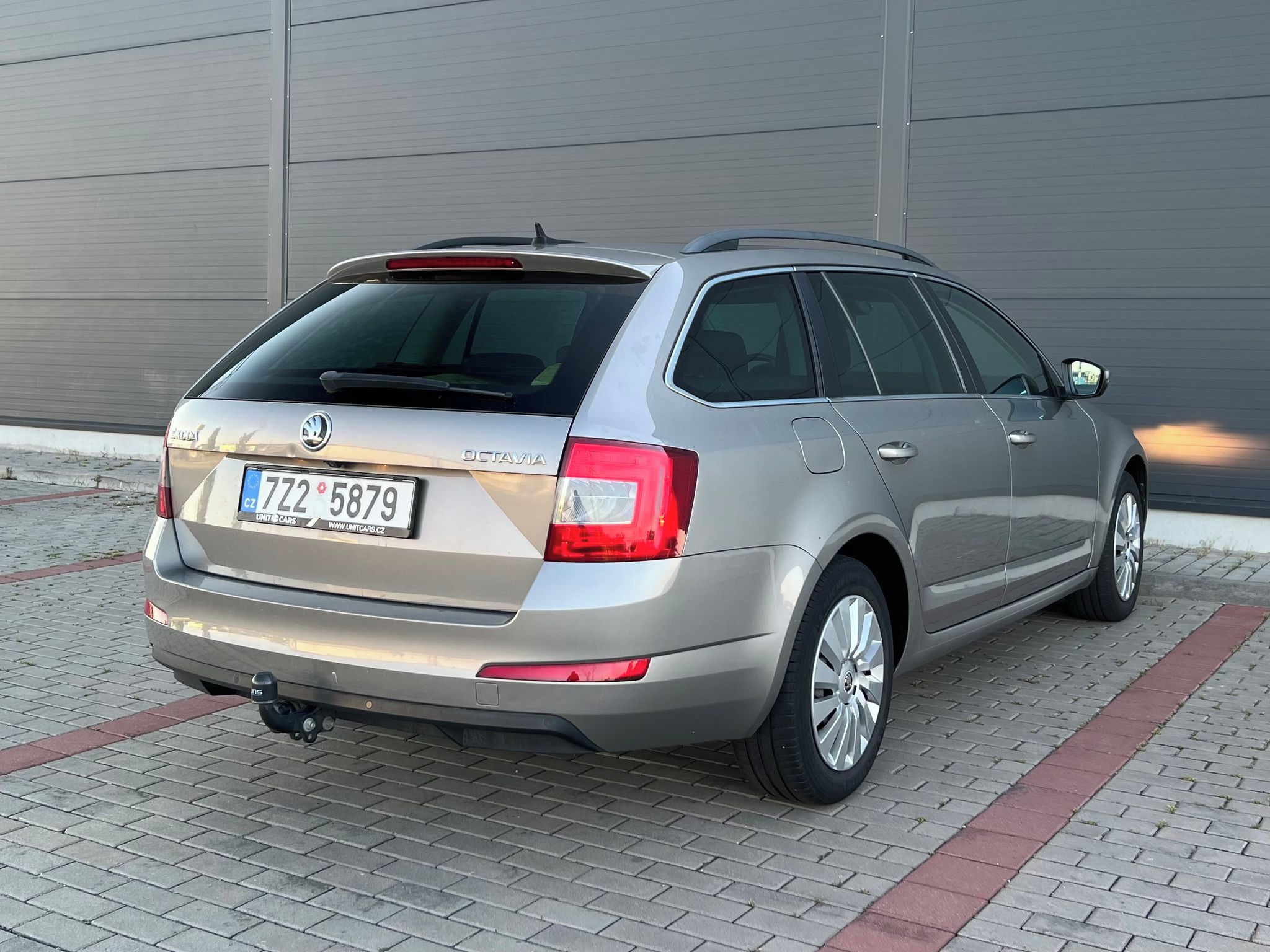 Škoda Octavia, 1,6 TDi 81kW STYLE-KAMERA.P - fotka 4