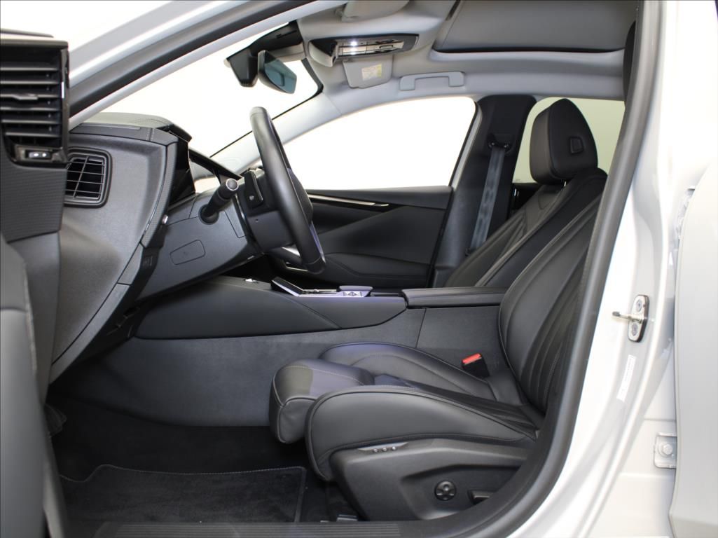 DS 4, 1,6 PHEV 165kW Rivoli 1.maj.ČR - fotka 6