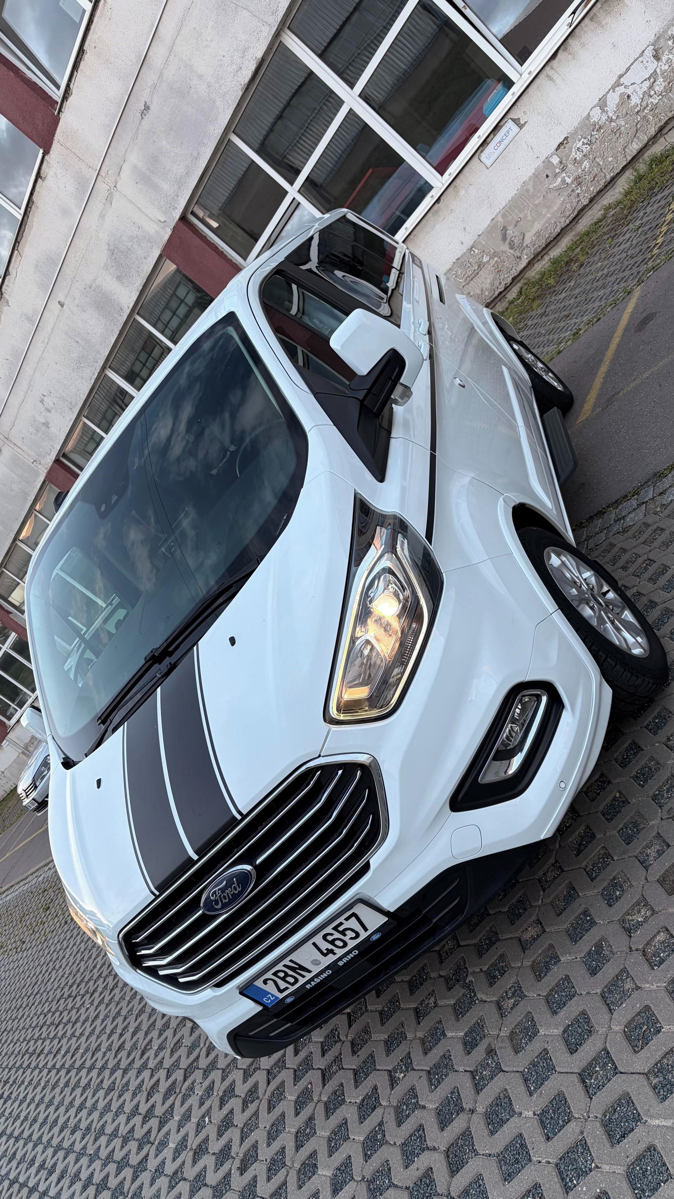 Ford Tourneo Custom - fotka 3