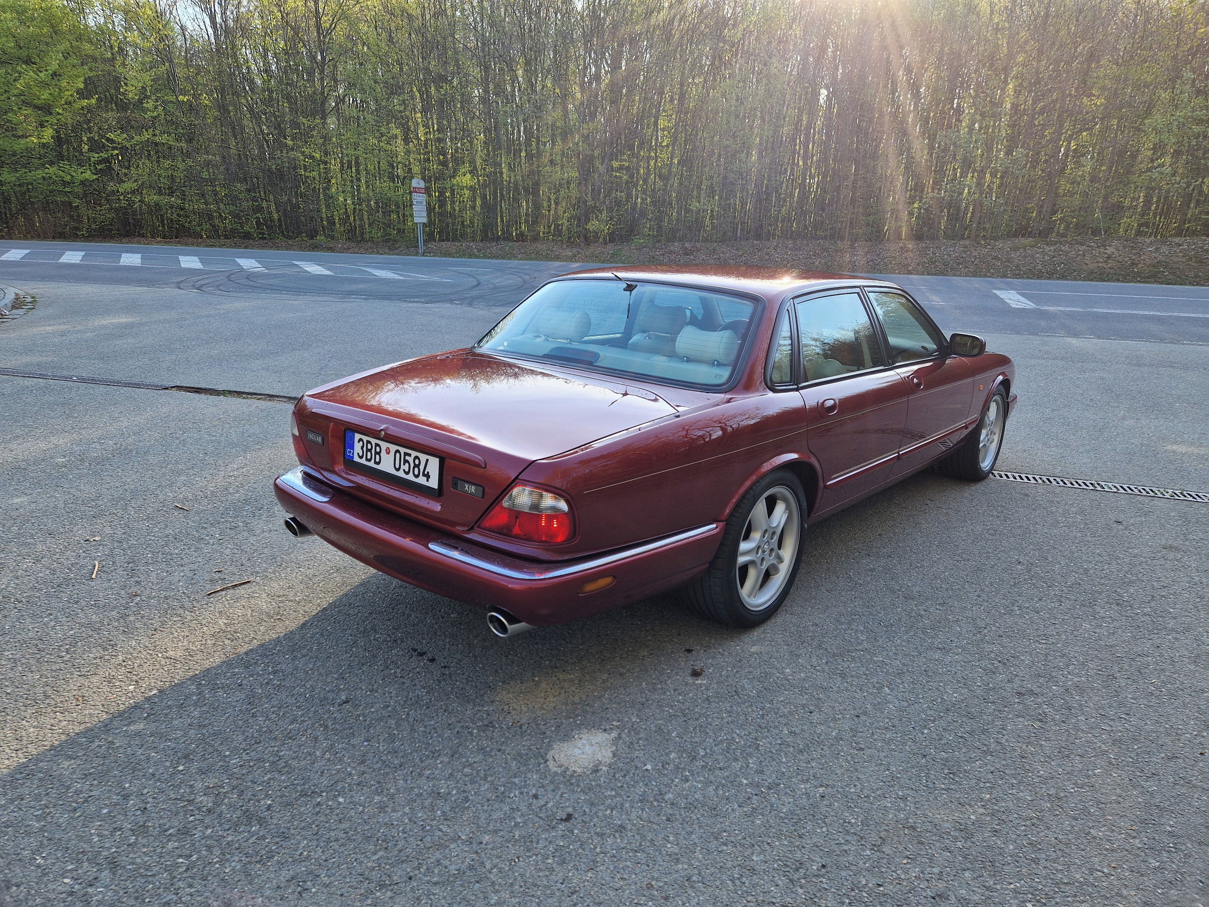 Jaguar XJR, 4.0 kompresor, 267kW - fotka 3