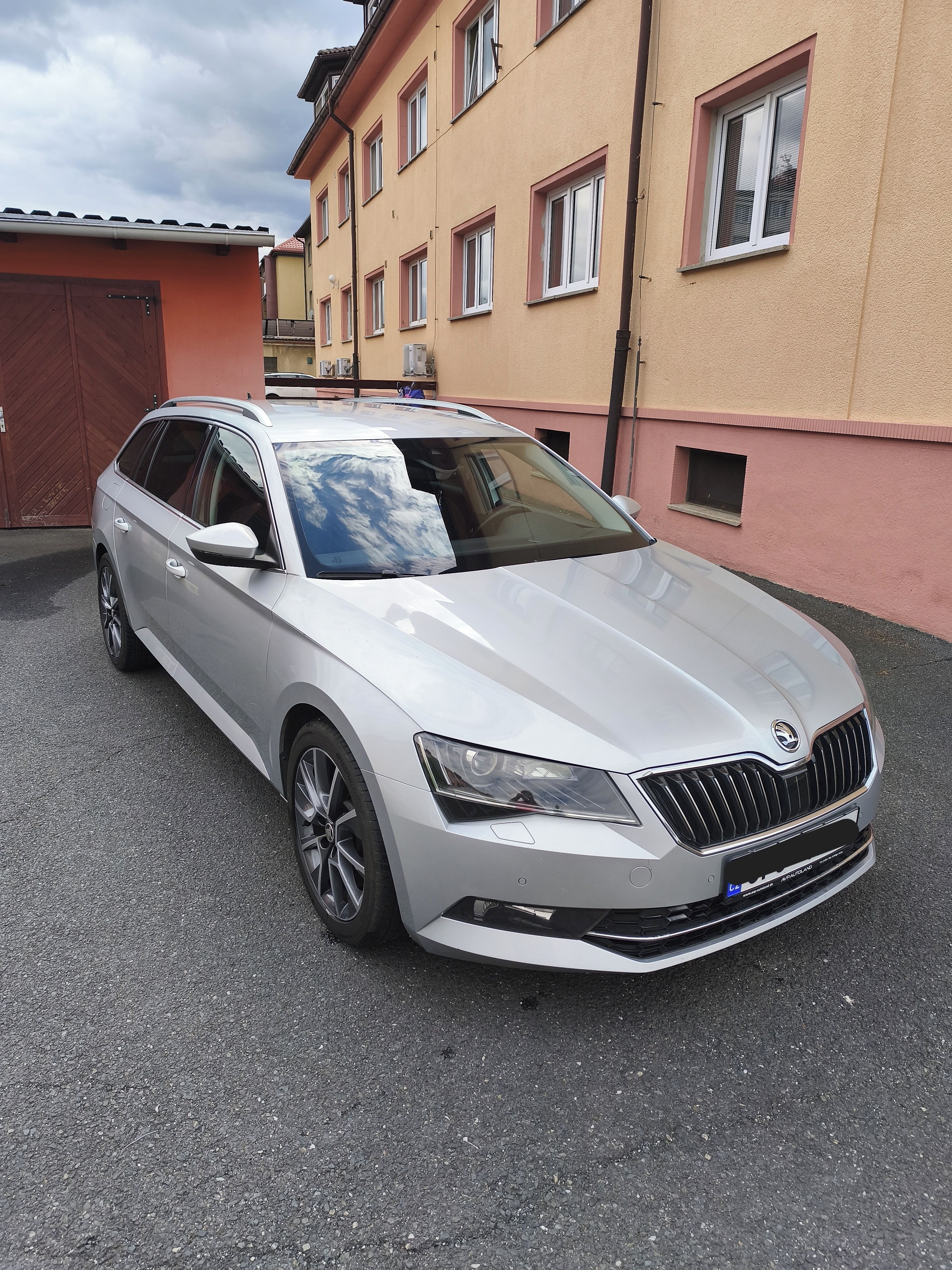 Škoda Superb, 2,0 TDI servisováno - fotka 2