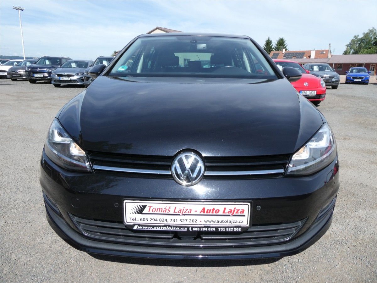 Volkswagen Golf, 1,6 TDi 77kW serviska, xenony - fotka 2