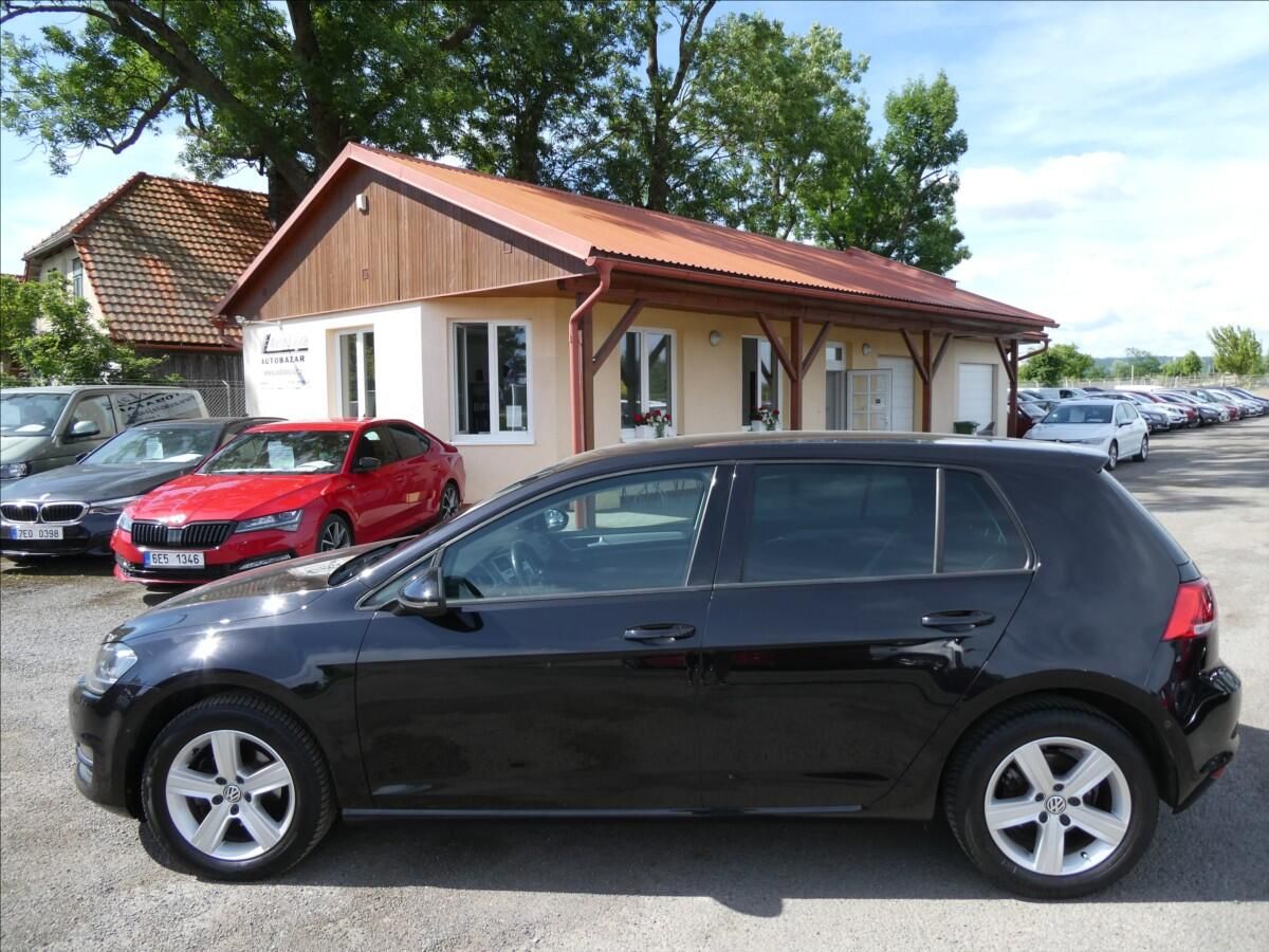 Volkswagen Golf, 1,6 TDi 77kW serviska, xenony - fotka 6
