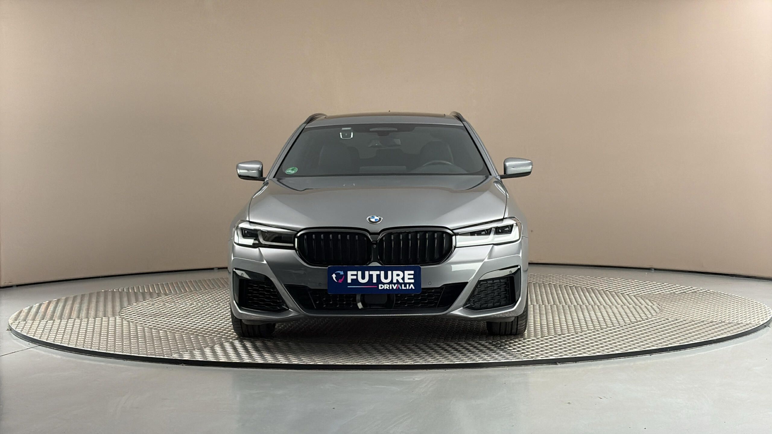 BMW Řada 5, 540i AUT xDrive M-paket Tourin - fotka 3
