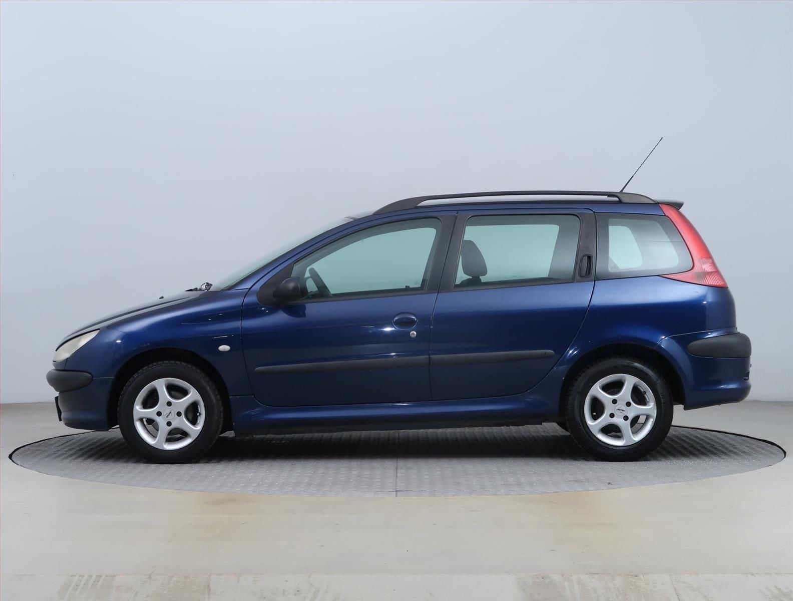 Peugeot 206, 1.4 i, po STK, Klima - fotka 3