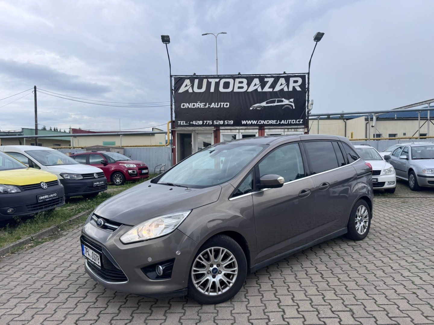 Ford Grand C-MAX, 1,6 TDCI 85 KW KAMERA KŮŽE TAŽ