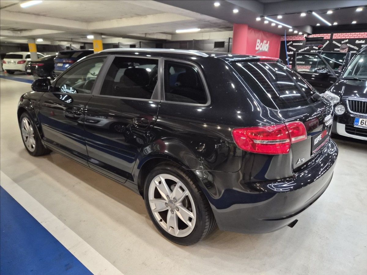 Audi A3, 1,6 i + ZimníAluKola  Sportbac - fotka 5