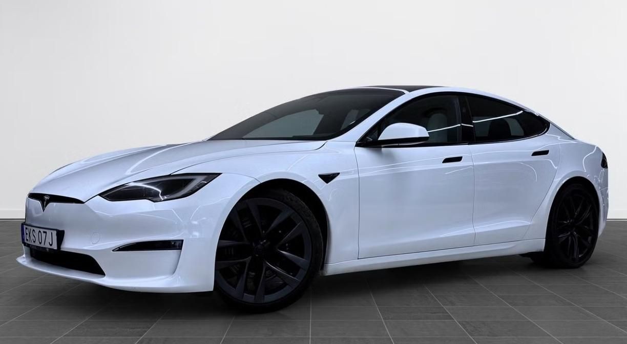 Tesla Model S, LR AWD HW4 Bílý interiér Yoke