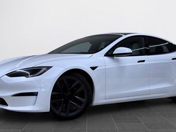 LR AWD HW4 Bílý interiér Yoke