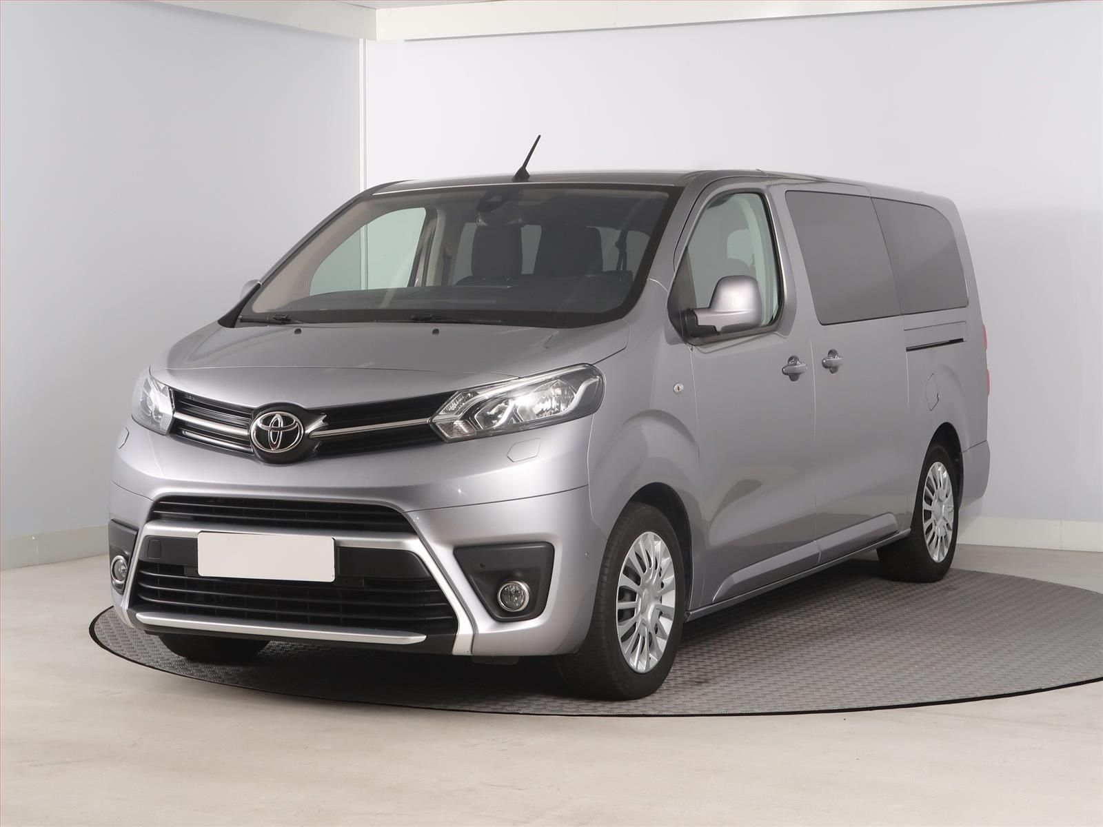 Toyota Proace Verso, 2.0 D-4D - fotka 2