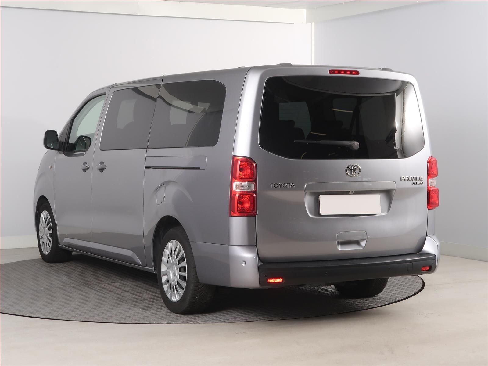 Toyota Proace Verso, 2.0 D-4D - fotka 4