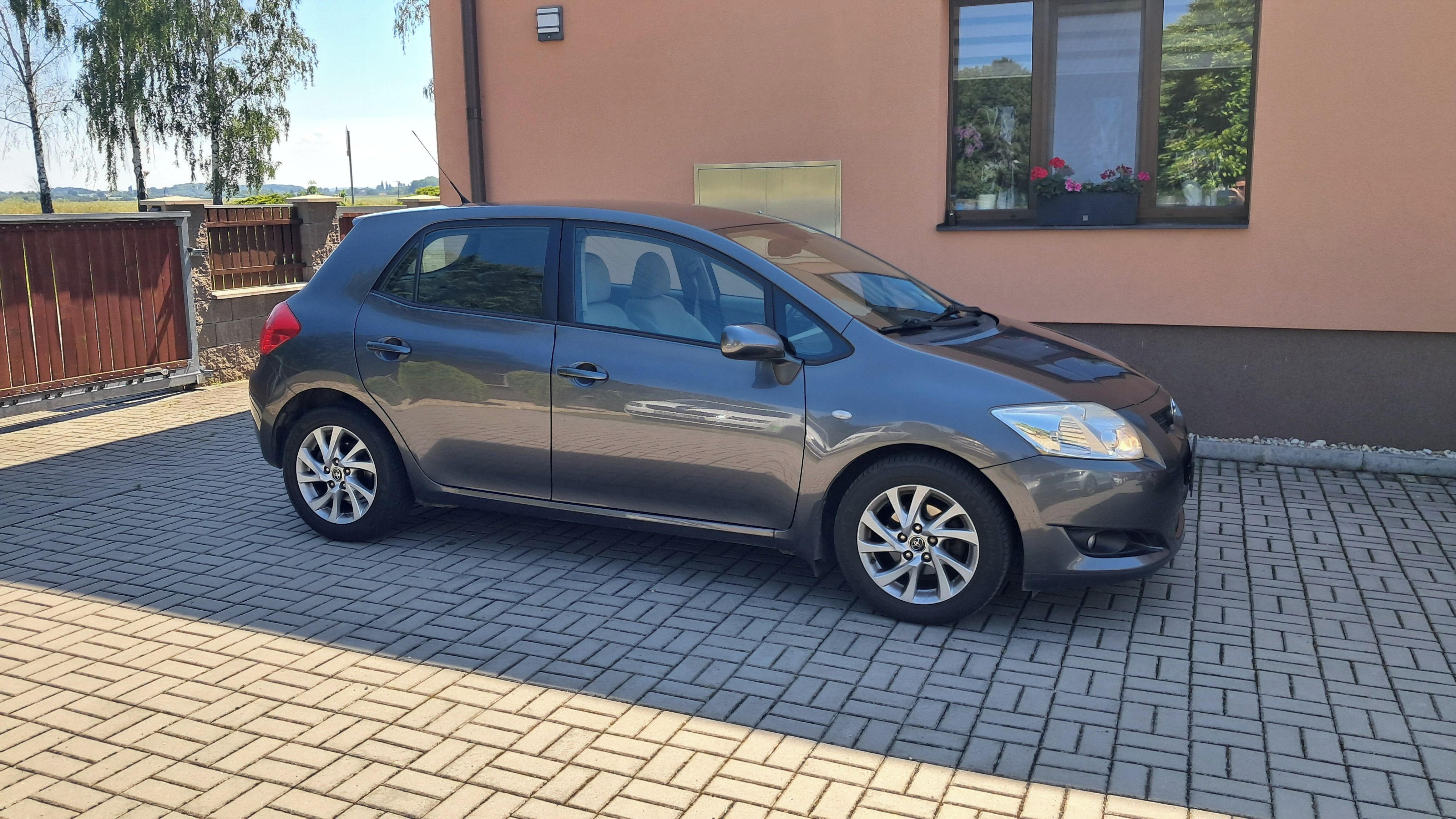 Toyota Auris, 1.6i / EXECUTIVE ČR - fotka 5