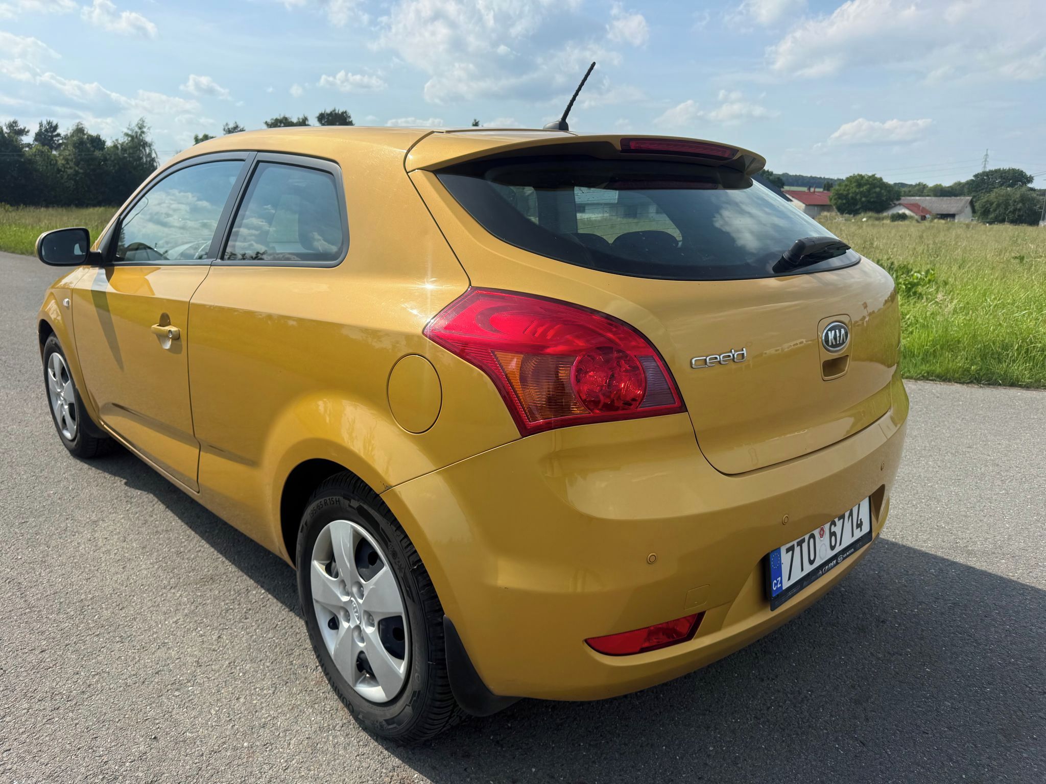 Kia Cee´d, 1,6 91 kW BENZIN 8700 KM - fotka 3