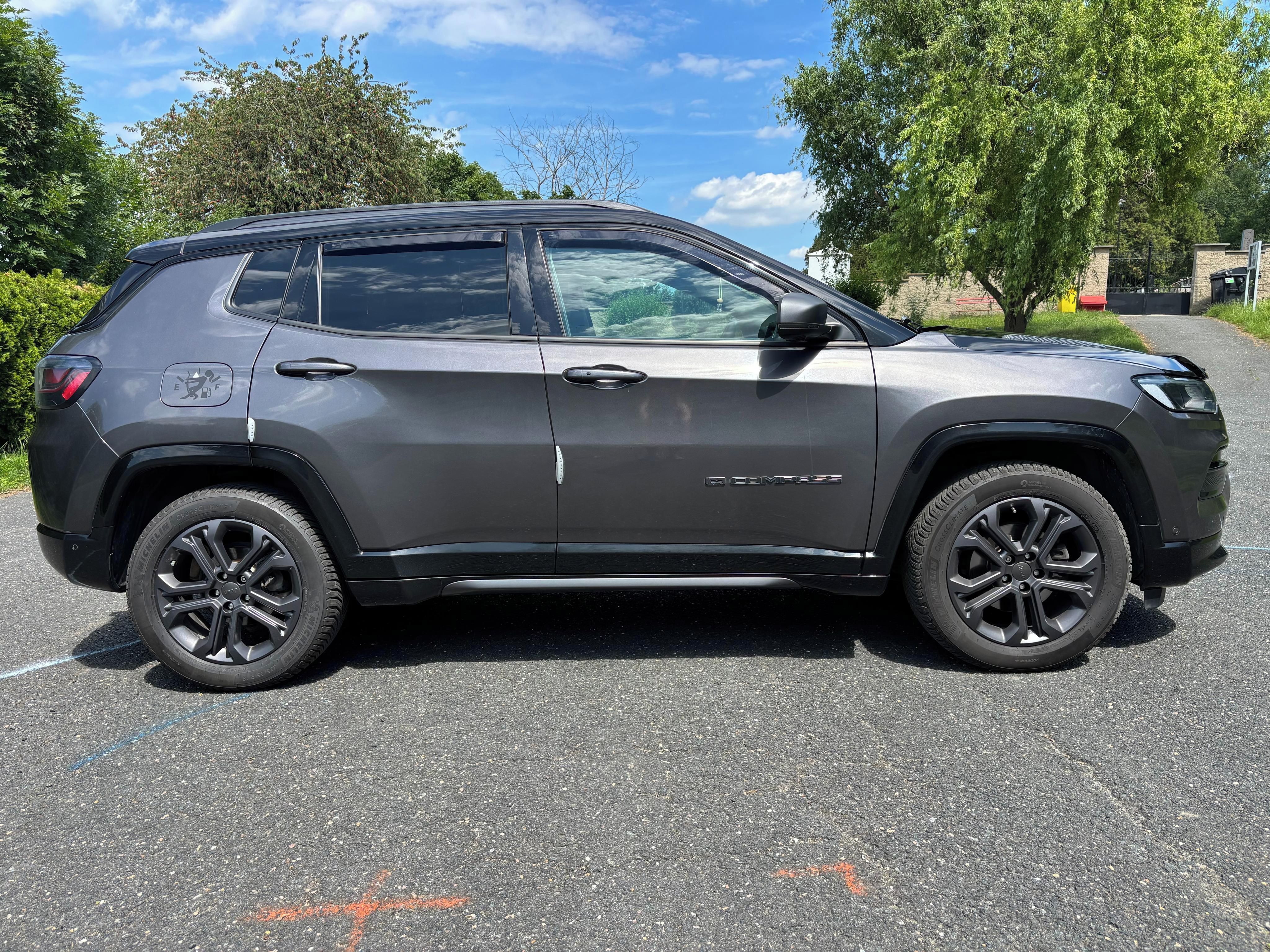 Jeep Compass, 1.3T-GDI 110kw S. Knih 80th ČR - fotka 4
