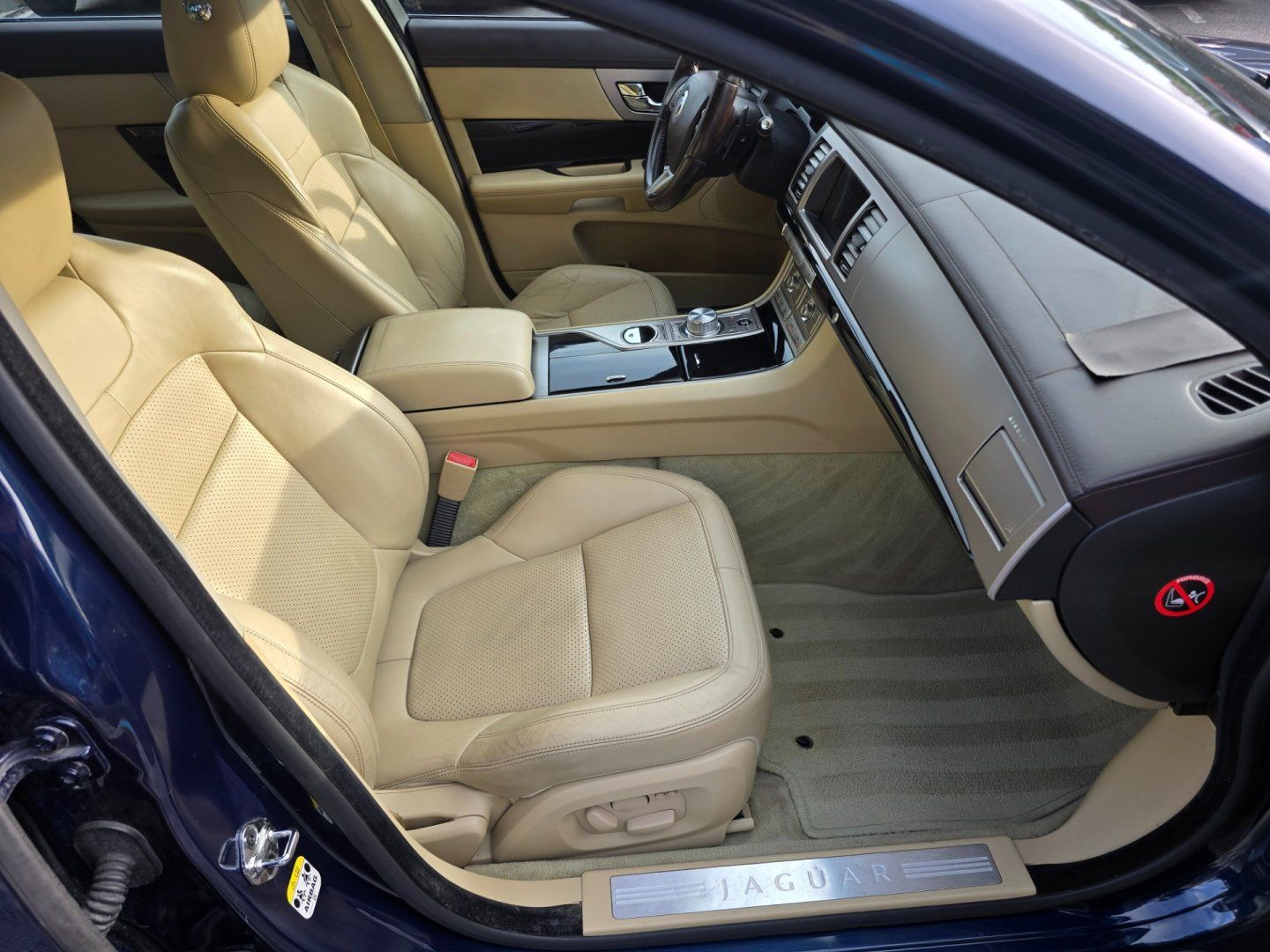 Jaguar XF, 3.0 V6/202KW/2.MAJ/AUTOMAT - fotka 6