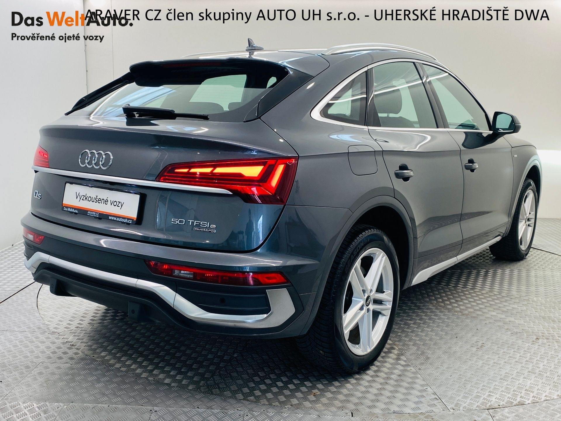 Audi Q5, AUDI Q5 S-LINE 50 TFSIE 220KW - fotka 2