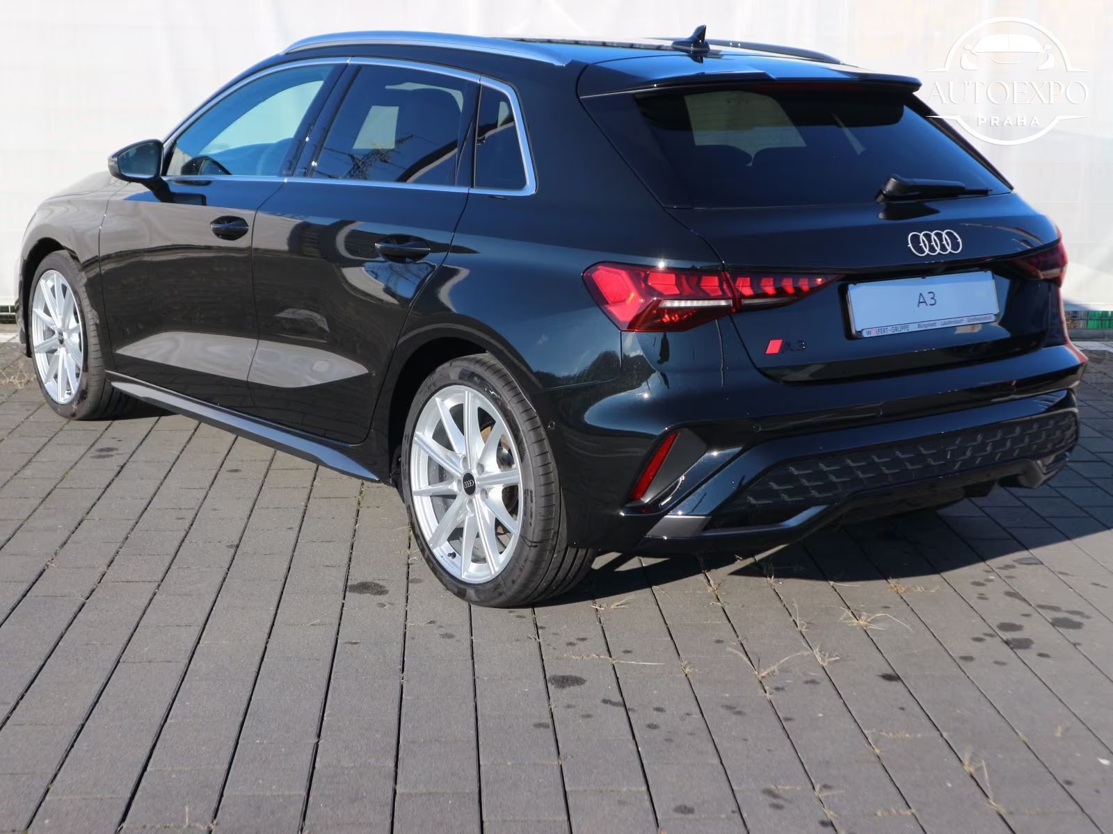 Audi A3, Sportback S line 35 TDI S tron - fotka 3