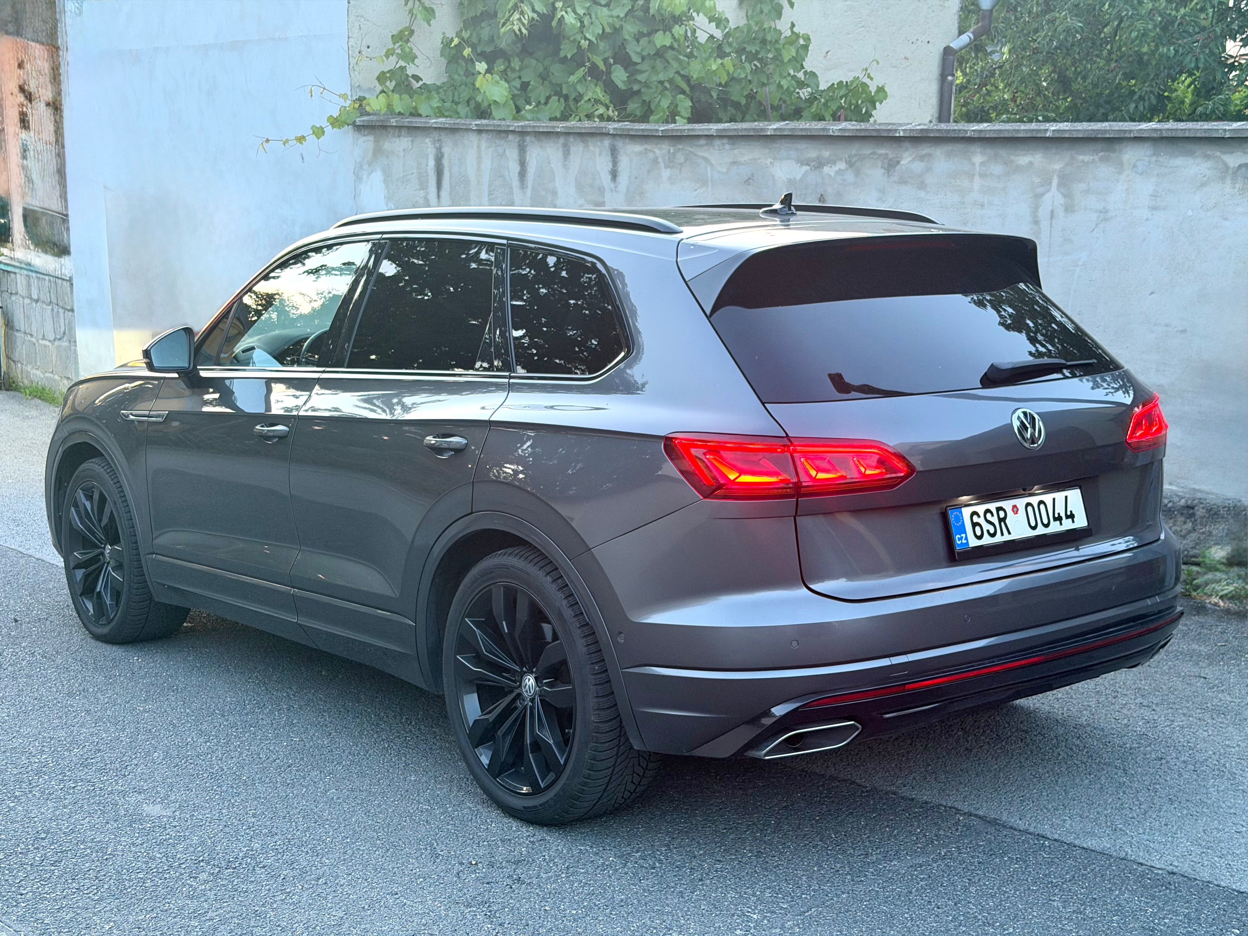 Volkswagen Touareg, R line 3.0 210kW CZ vzduch - fotka 4