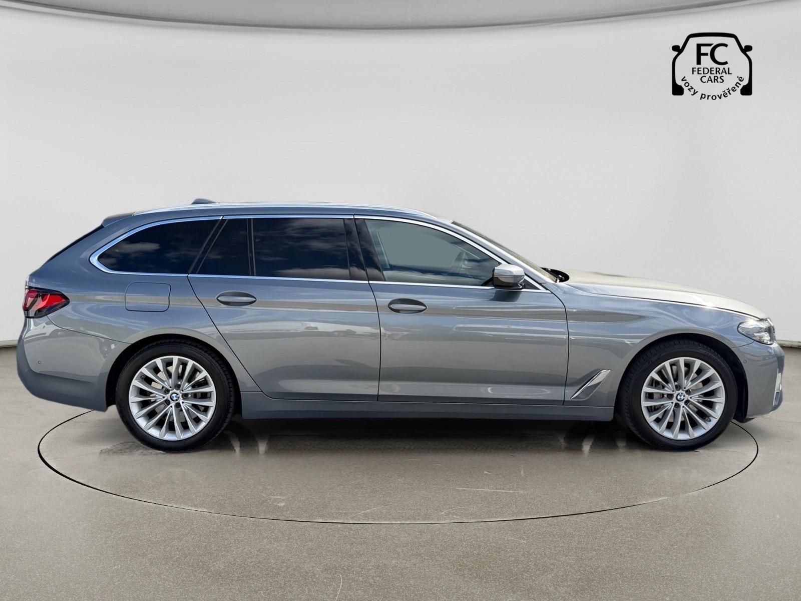 BMW Řada 5, 530d Touring xDrive - fotka 6