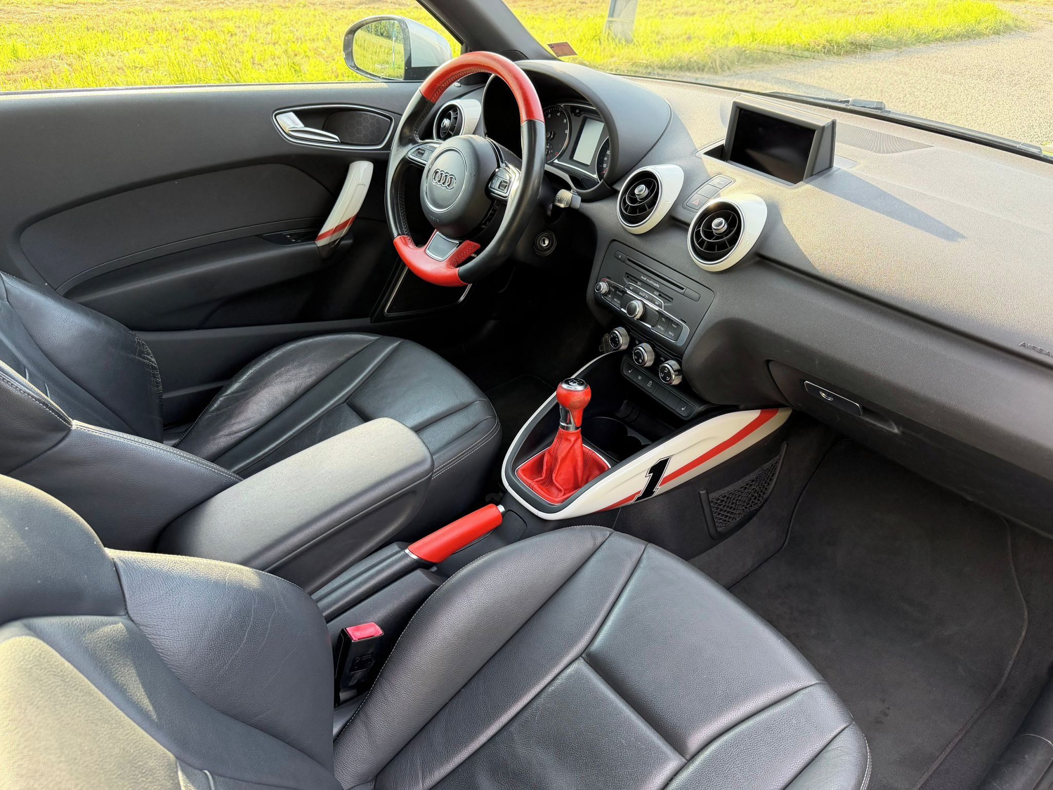 Audi A1, 1.4TFSi 90kW SLINE PANORAMA - fotka 6