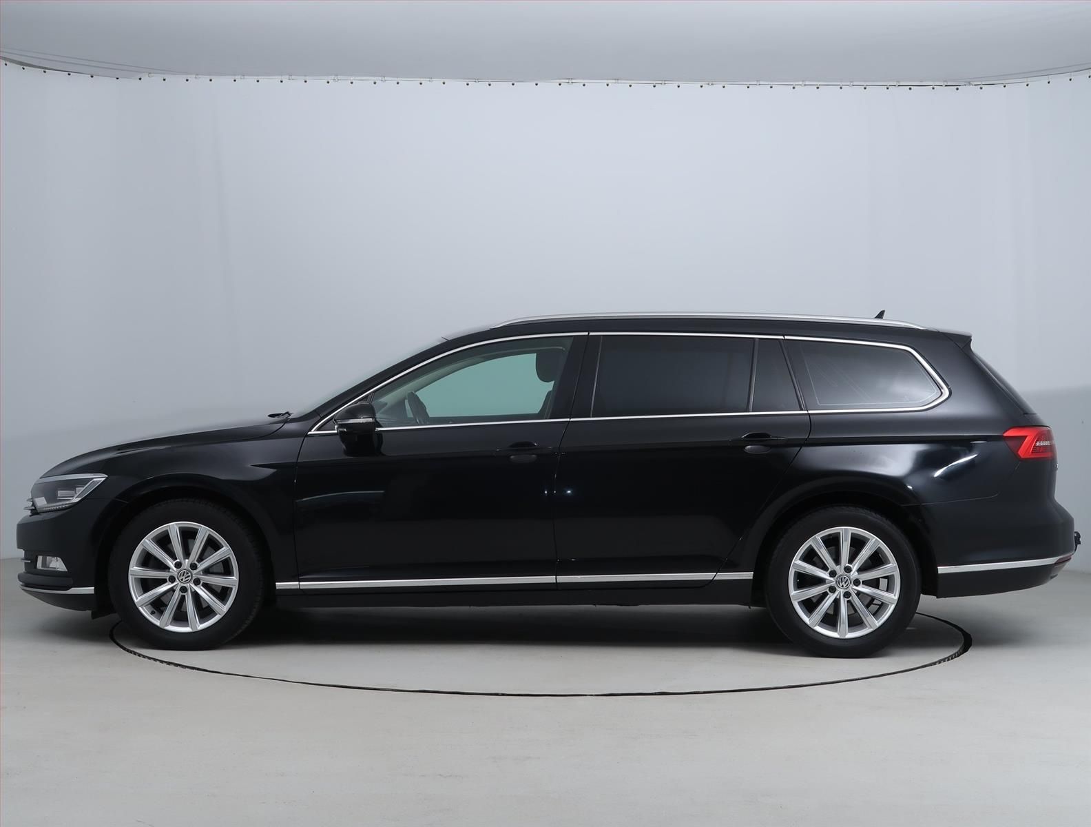 Volkswagen Passat, 2.0 TDI, Automat, Kůže - fotka 3