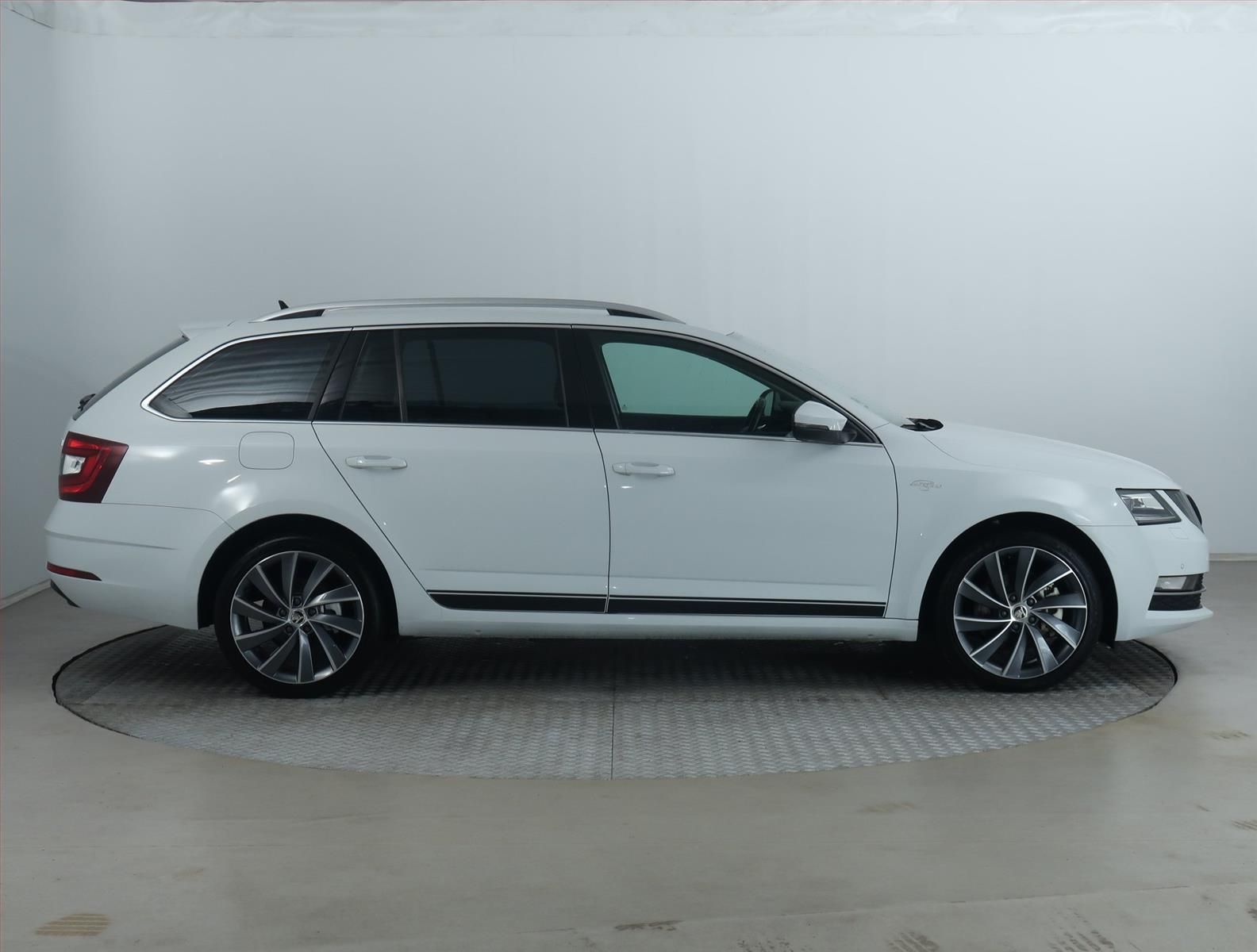 Škoda Octavia, 2.0 TDI, Laurin&Klement, 4X4 - fotka 6